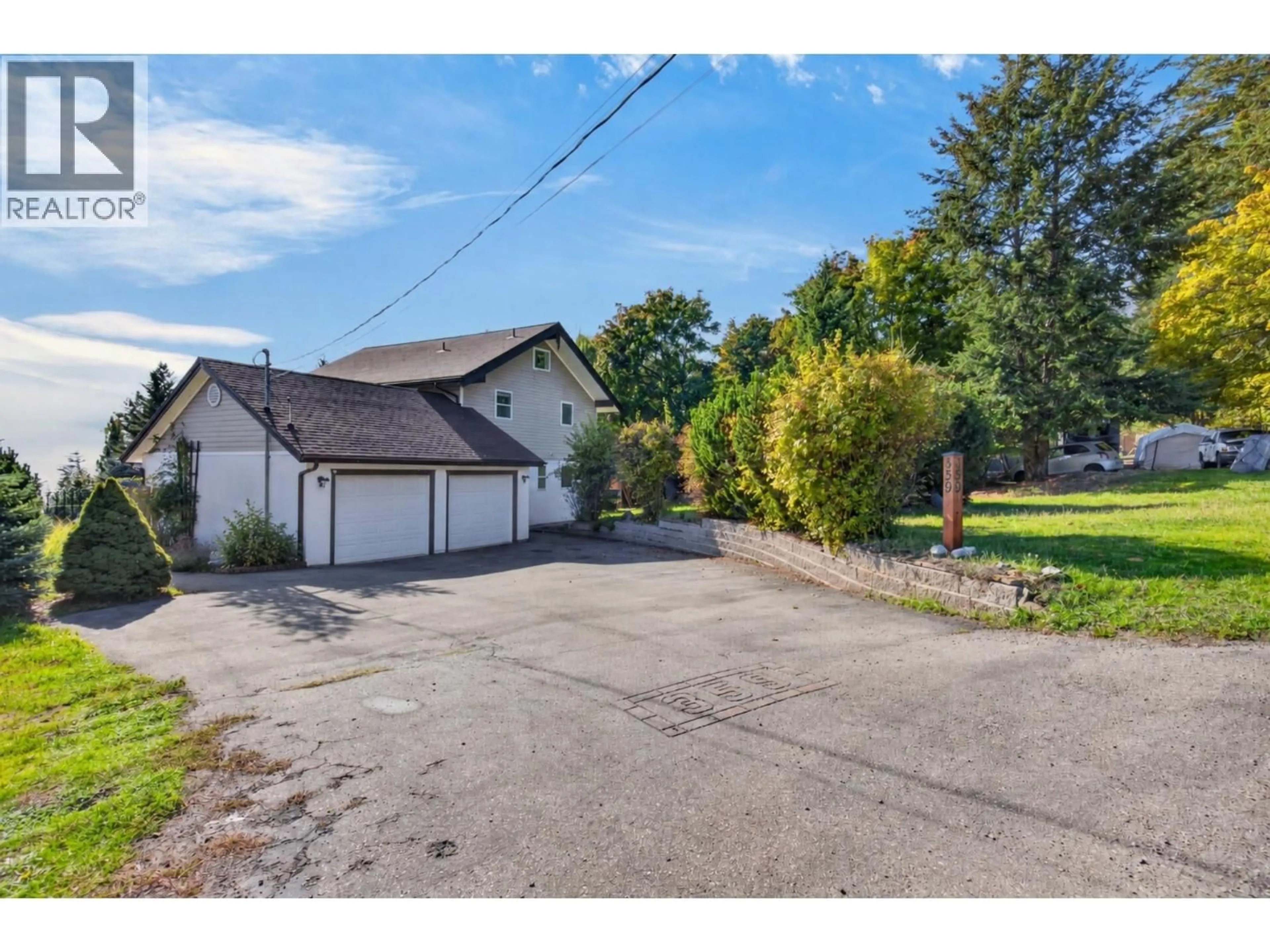 A pic from outside/outdoor area/front of a property/back of a property/a pic from drone, street for 359 KILDARE WAY, Vernon British Columbia V1H2C7