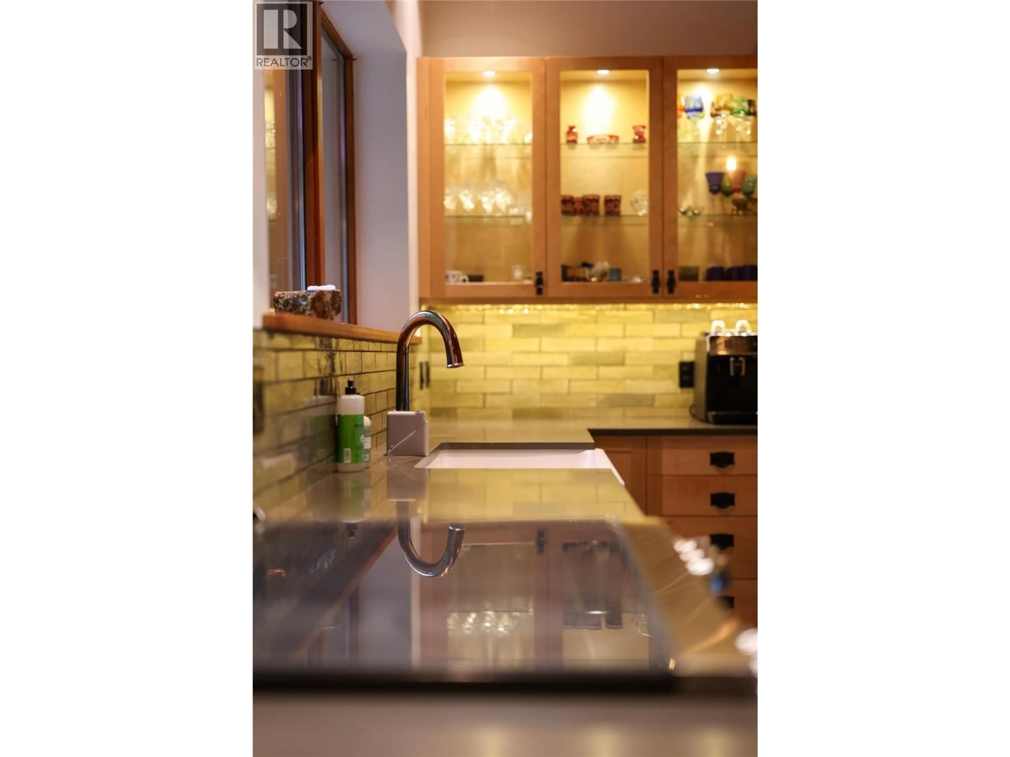 Contemporary kitchen, ceramic/tile floor for 7025 BEGGS ROAD, Nelson British Columbia V1L5P6