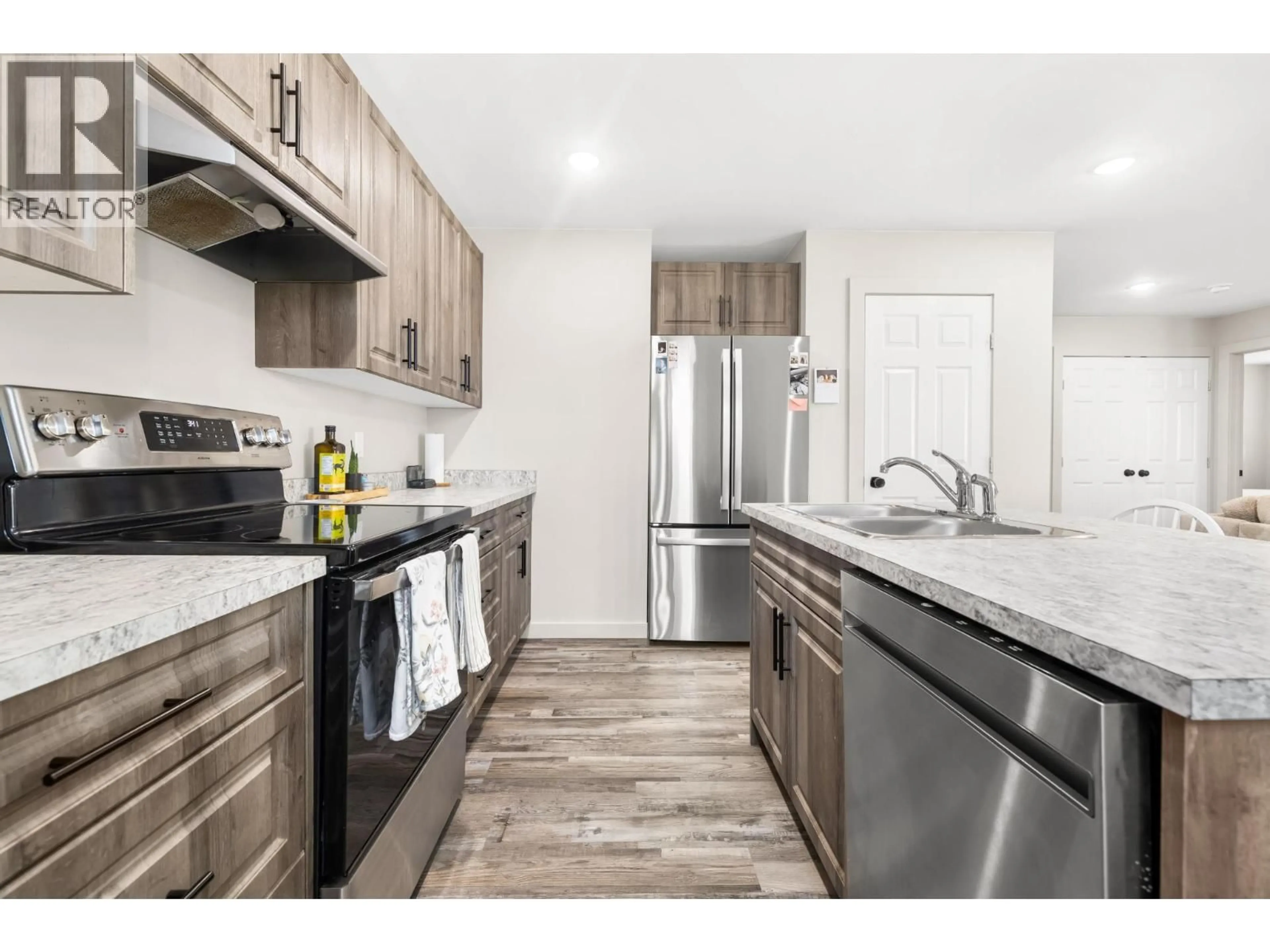 Open concept kitchen, unknown for 220 6TH AVENUE NORTH, Creston British Columbia V0B1G3