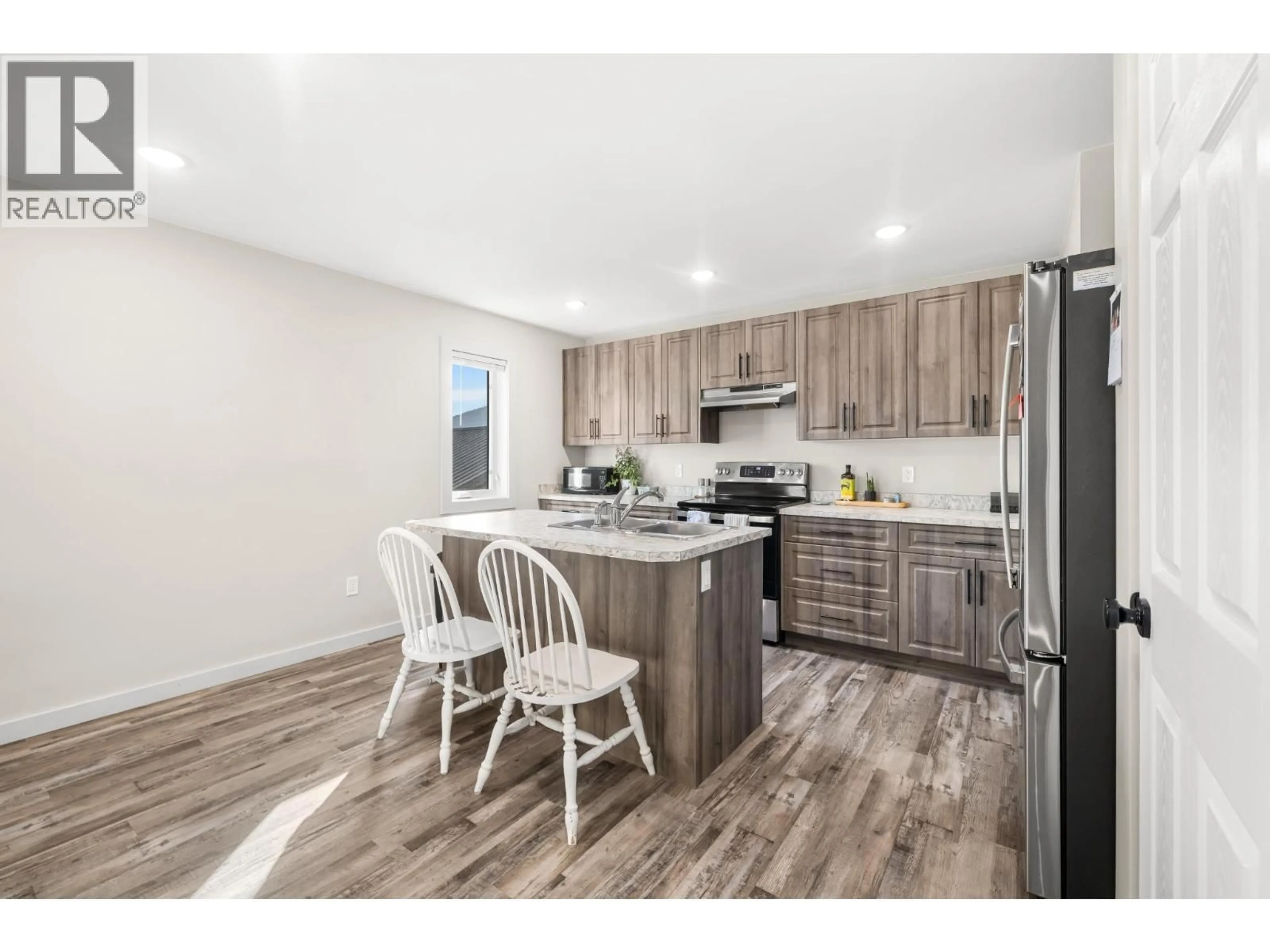 Open concept kitchen, wood/laminate floor for 220 6TH AVENUE NORTH, Creston British Columbia V0B1G3