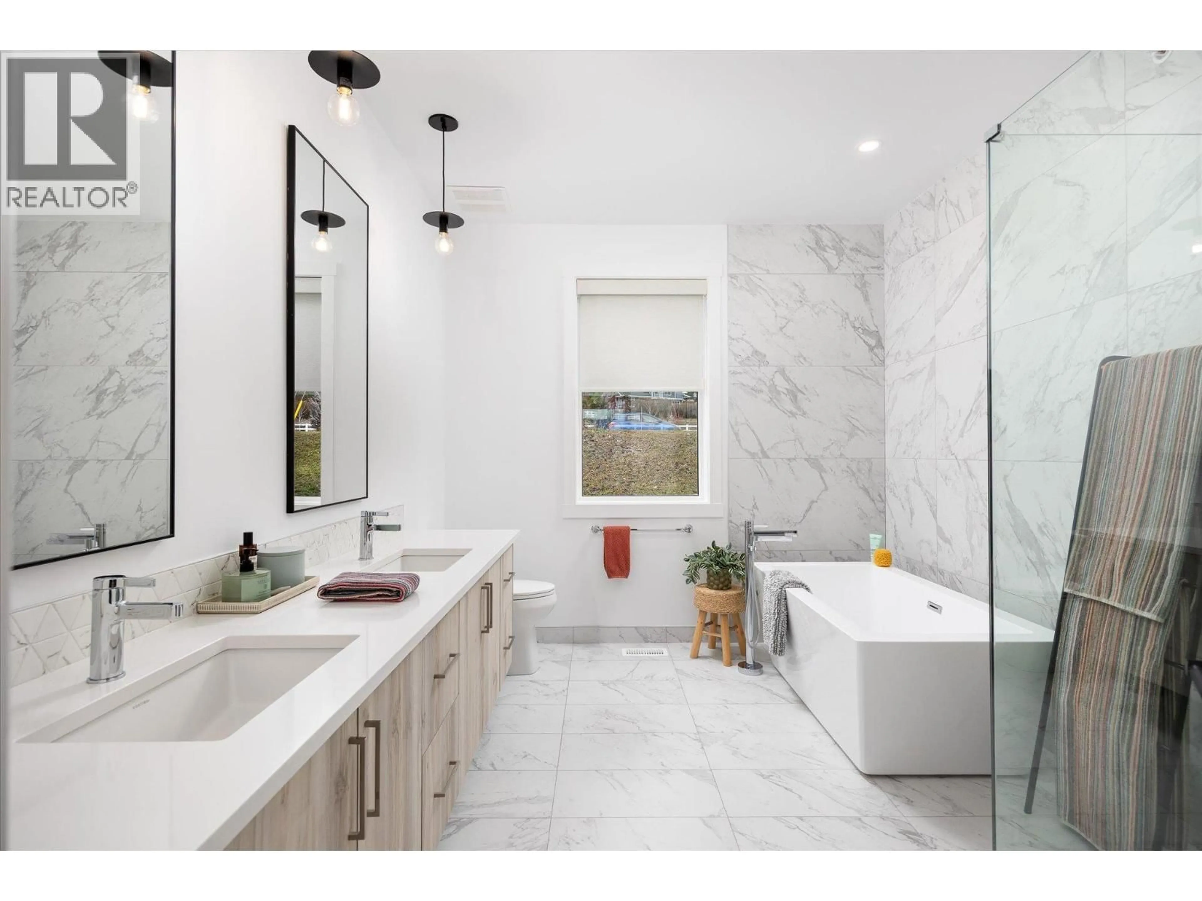 Contemporary bathroom, ceramic/tile floor for 303 - 2735 SHANNON LAKE ROAD, West Kelowna British Columbia V4T1V6