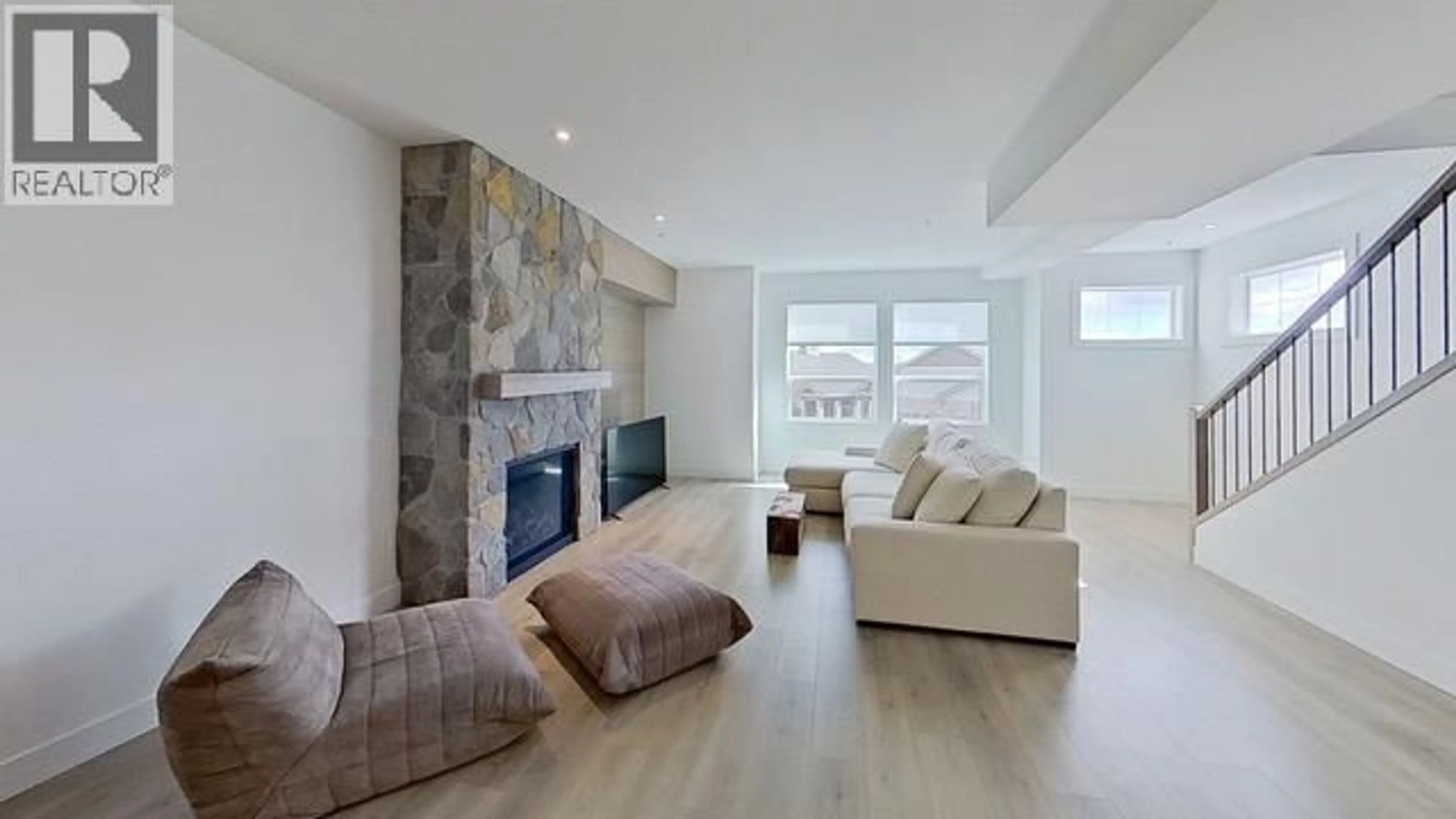Living room with furniture, unknown for 280B GRIZZLY RIDGE TRAIL, Big White British Columbia V1P1T4