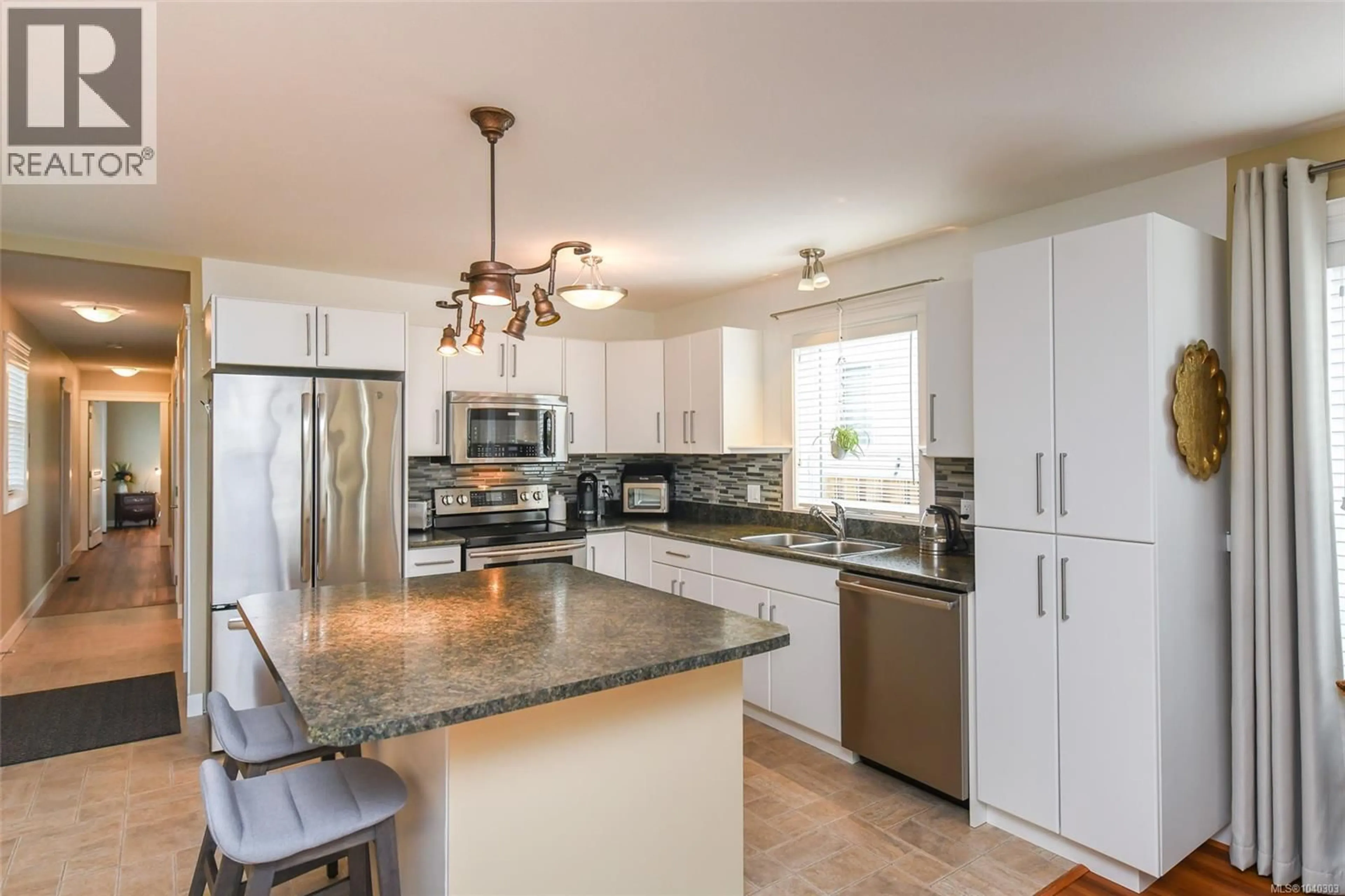 Open concept kitchen, ceramic/tile floor for 153 - 4714 MUIR ROAD, Courtenay British Columbia V9N8Z6