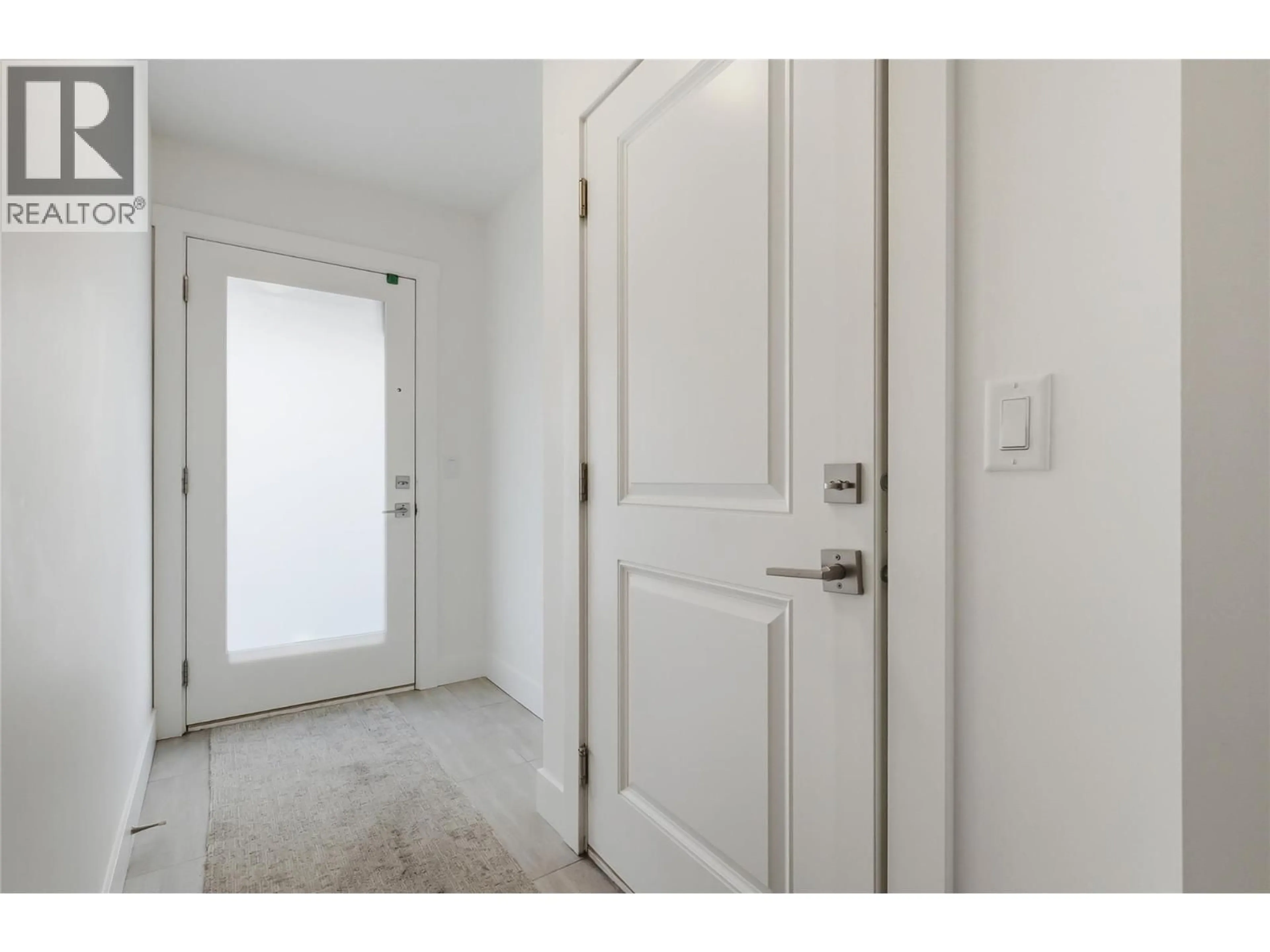 Indoor entryway for 44 - 720 VALLEY ROAD, Kelowna British Columbia V1V0E1