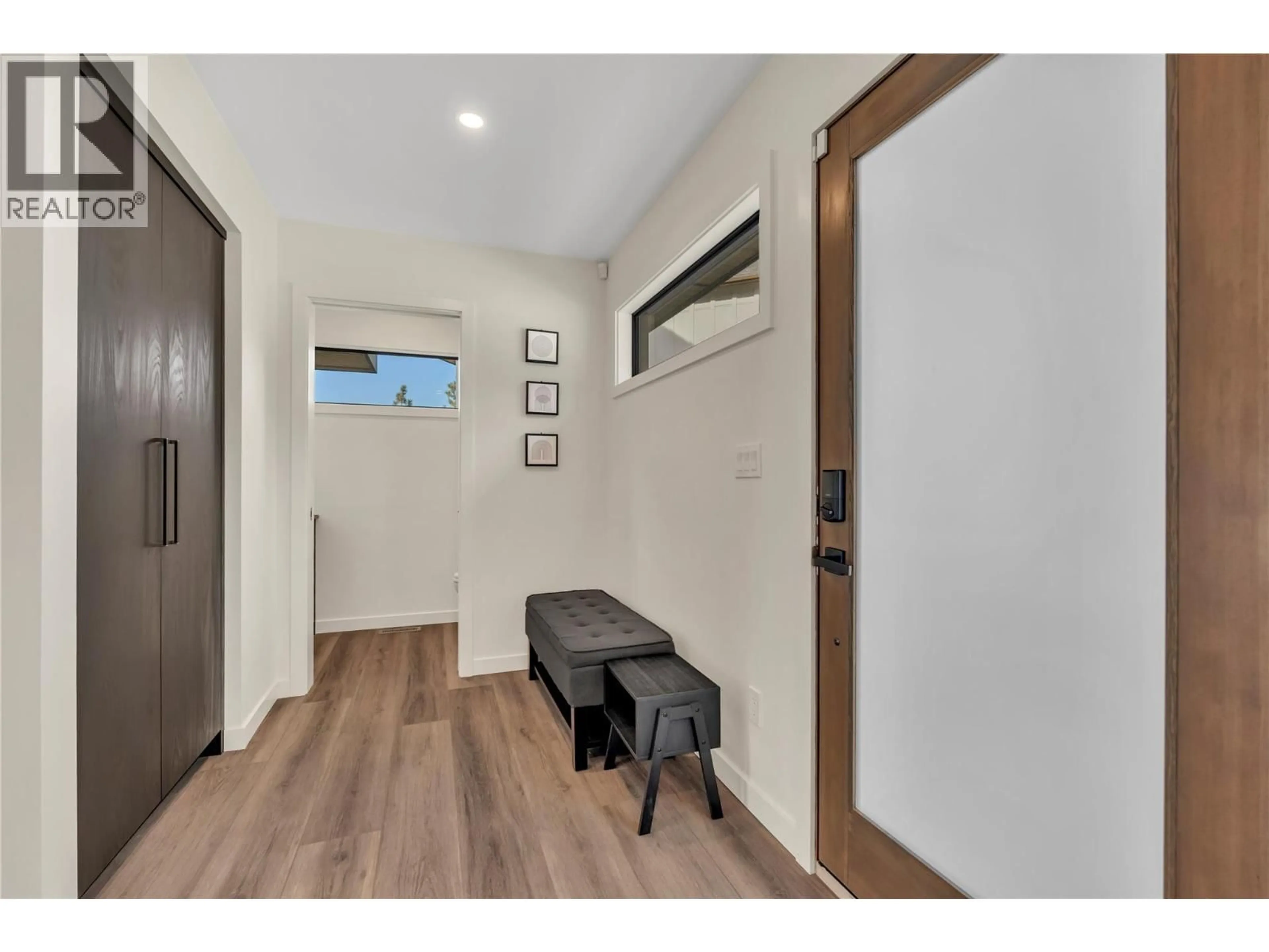 Indoor entryway for 117 - 3331 EVERGREEN DRIVE, Penticton British Columbia V2A0J3
