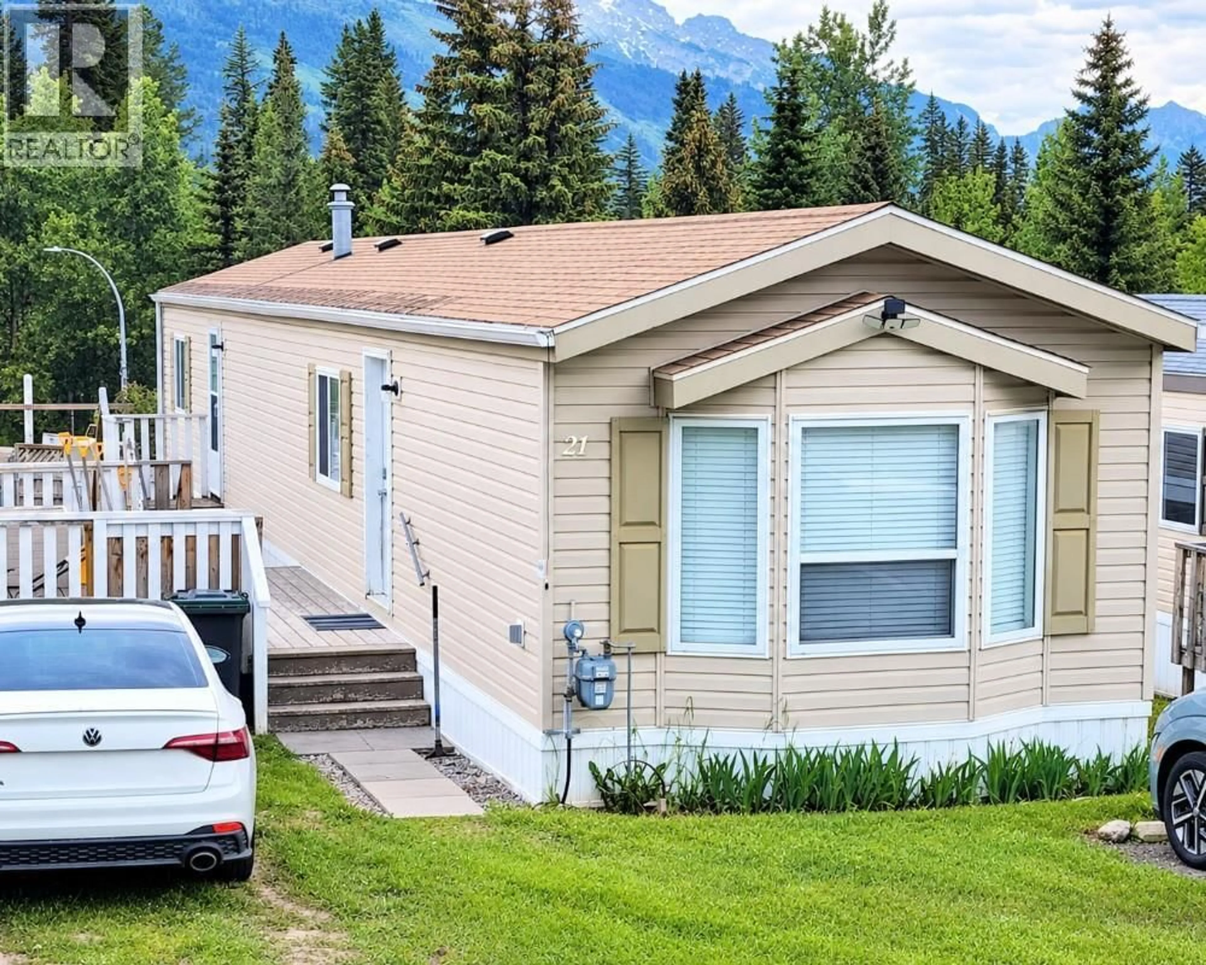 Home with vinyl exterior material, mountain view for 21 CHAMPLAIN PLACE, Elkford British Columbia V0B1H0