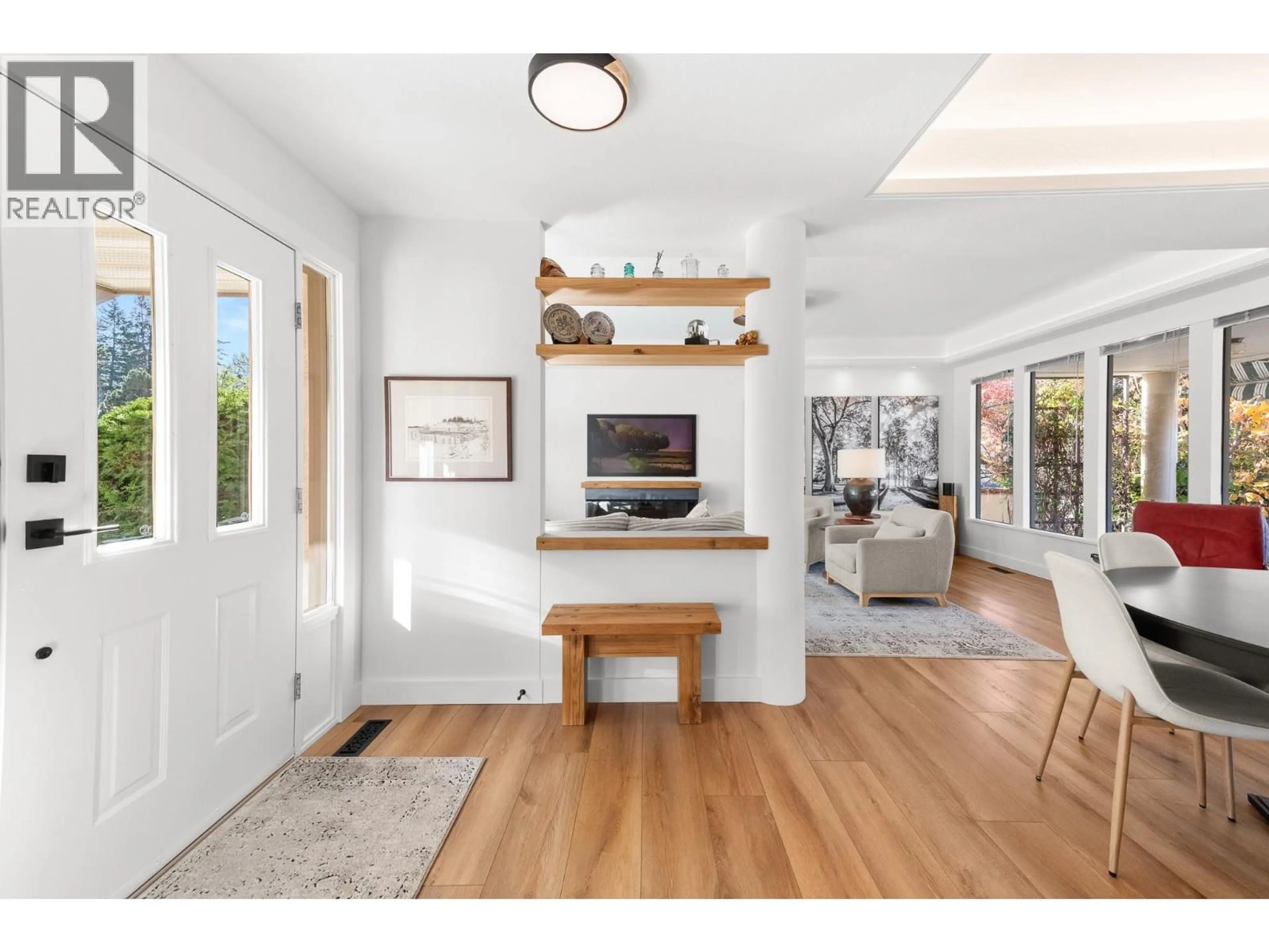 Indoor entryway for 101 - 102 FORESTBROOK PLACE, Penticton British Columbia V2A7N4