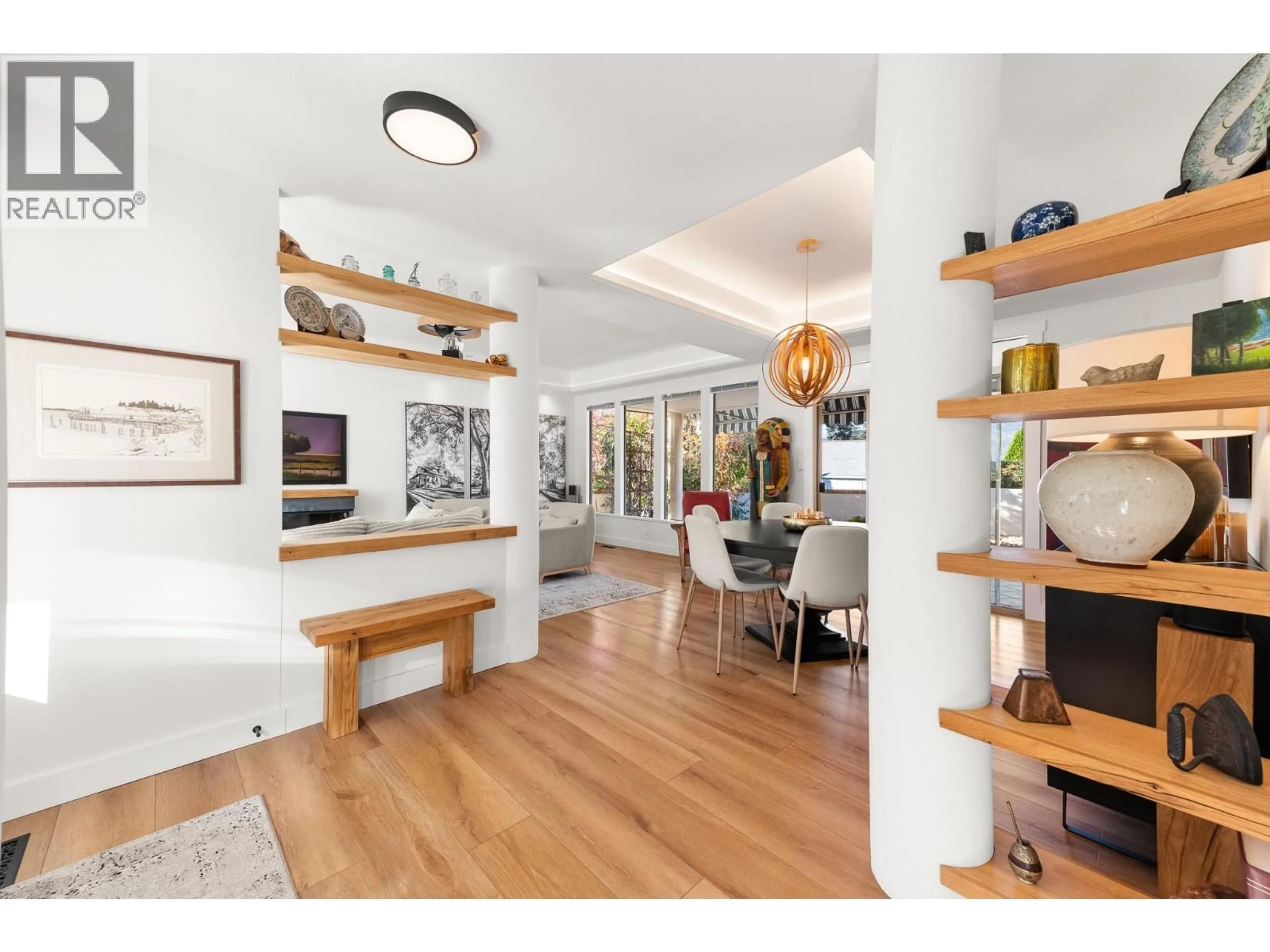 Indoor entryway for 101 - 102 FORESTBROOK PLACE, Penticton British Columbia V2A7N4