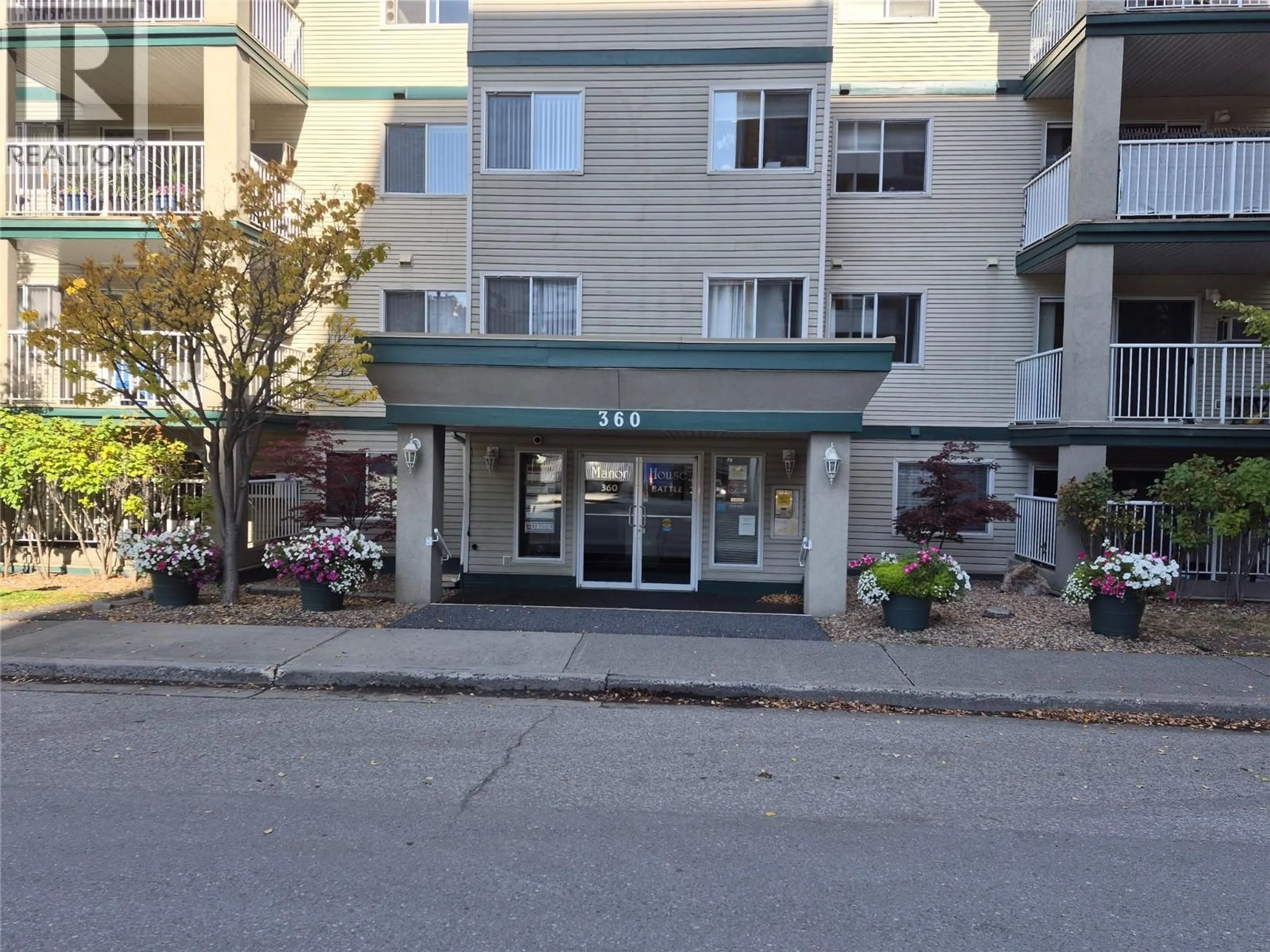Indoor foyer for 204 - 360 BATTLE STREET, Kamloops British Columbia V2C2L6