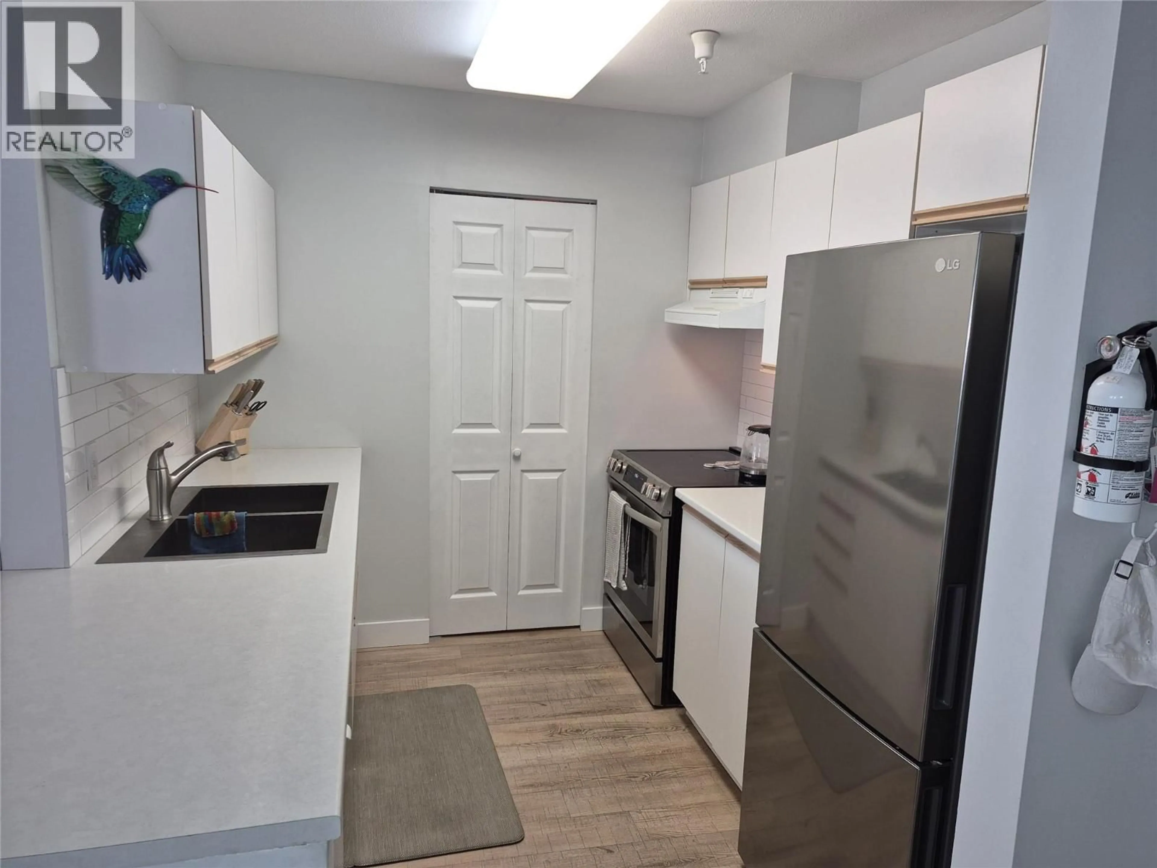 Standard kitchen, unknown for 204 - 360 BATTLE STREET, Kamloops British Columbia V2C2L6
