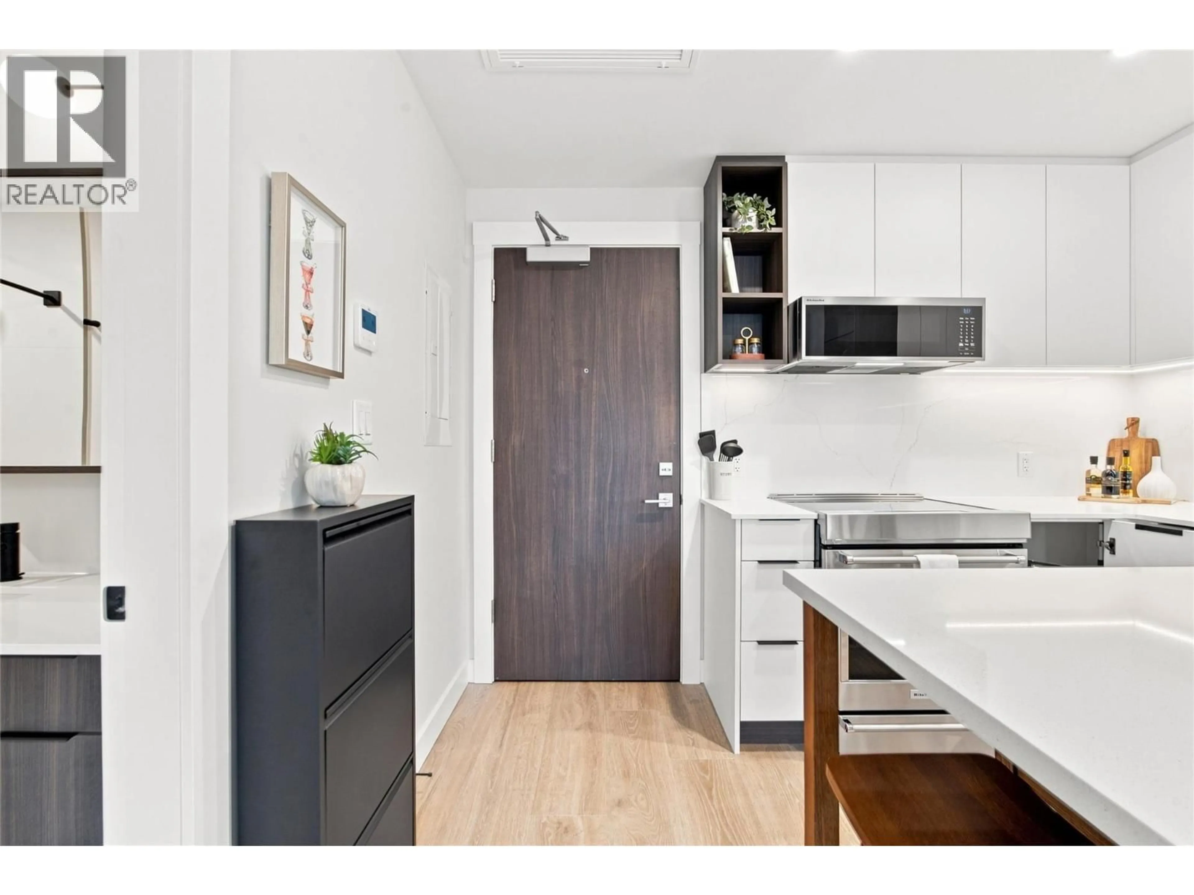 Standard kitchen, wood/laminate floor for 1005 - 460 NICOLA STREET, Kamloops British Columbia V2C0N2