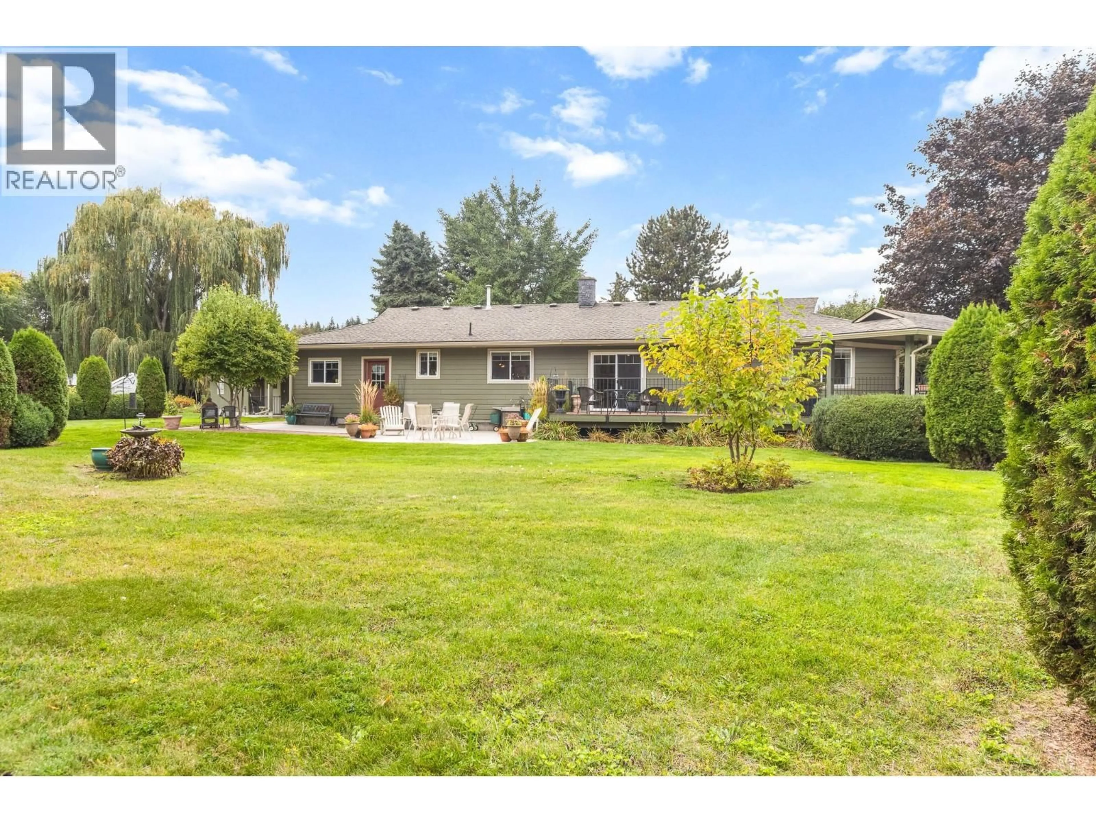 A pic from outside/outdoor area/front of a property/back of a property/a pic from drone, unknown for 7200 54 STREET NORTHEAST, Salmon Arm British Columbia V0E1K0