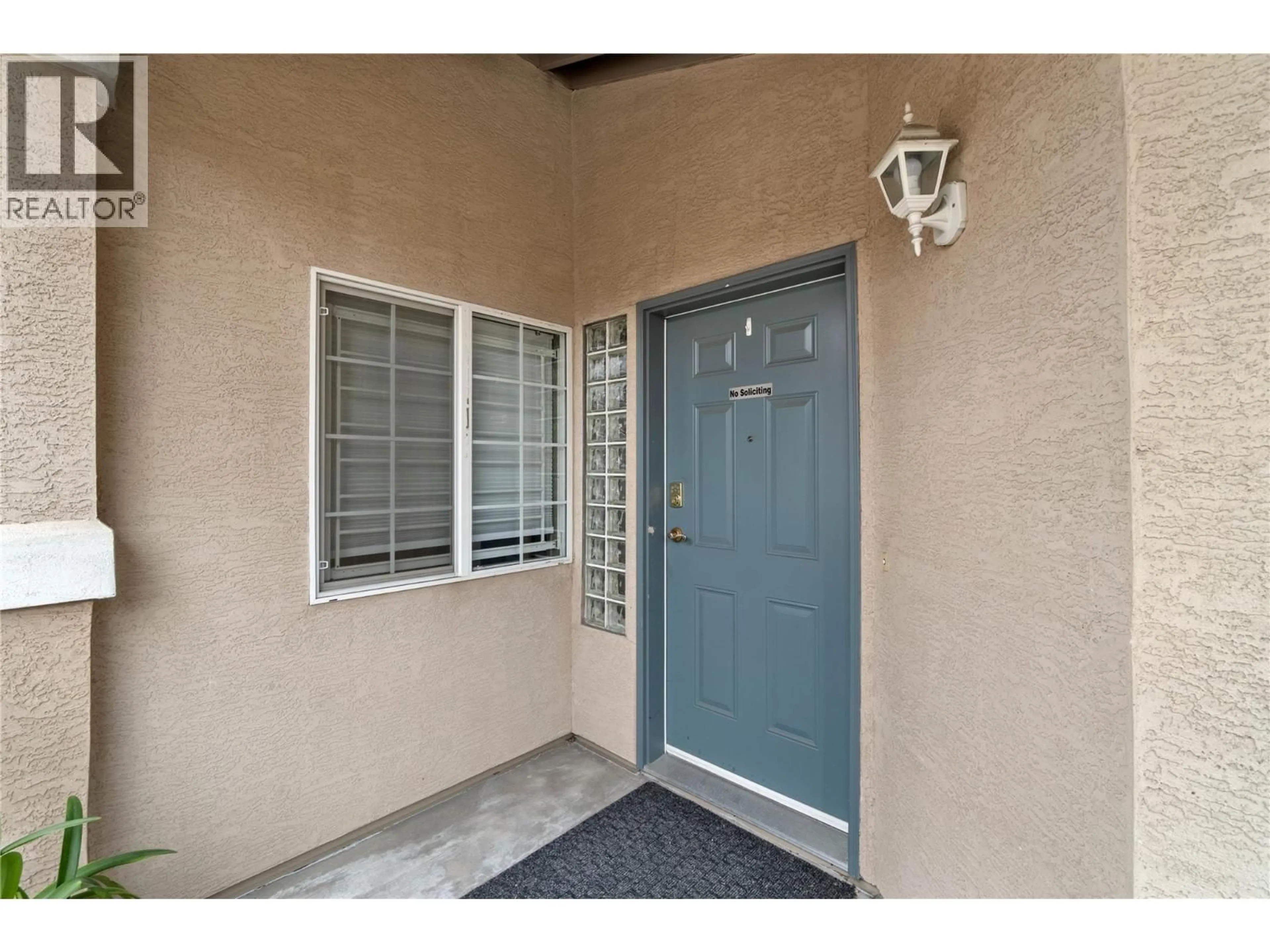 Indoor entryway for 509 - 875 SAHALI TERRACE, Kamloops British Columbia V2C6W9