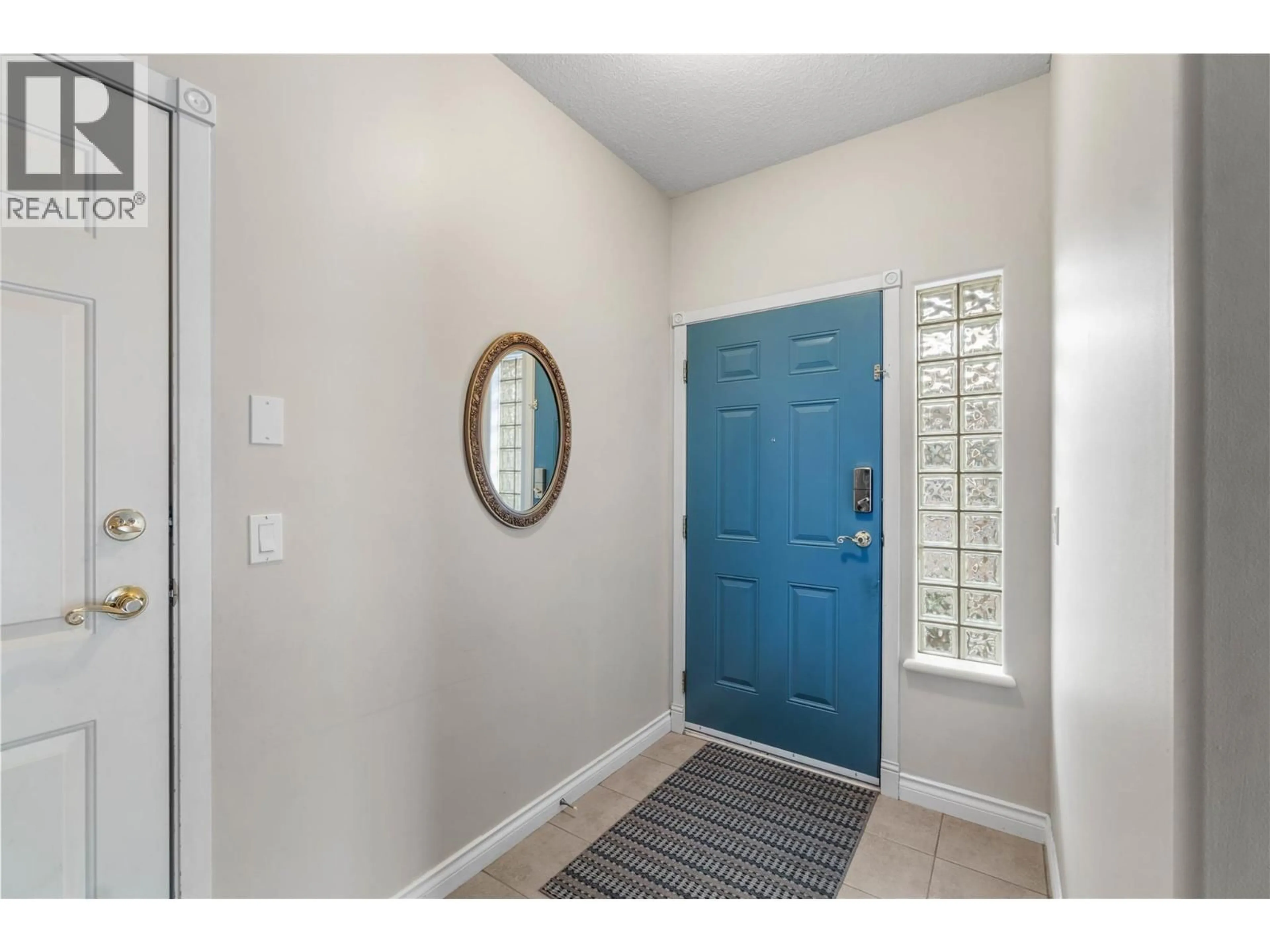Indoor entryway for 509 - 875 SAHALI TERRACE, Kamloops British Columbia V2C6W9