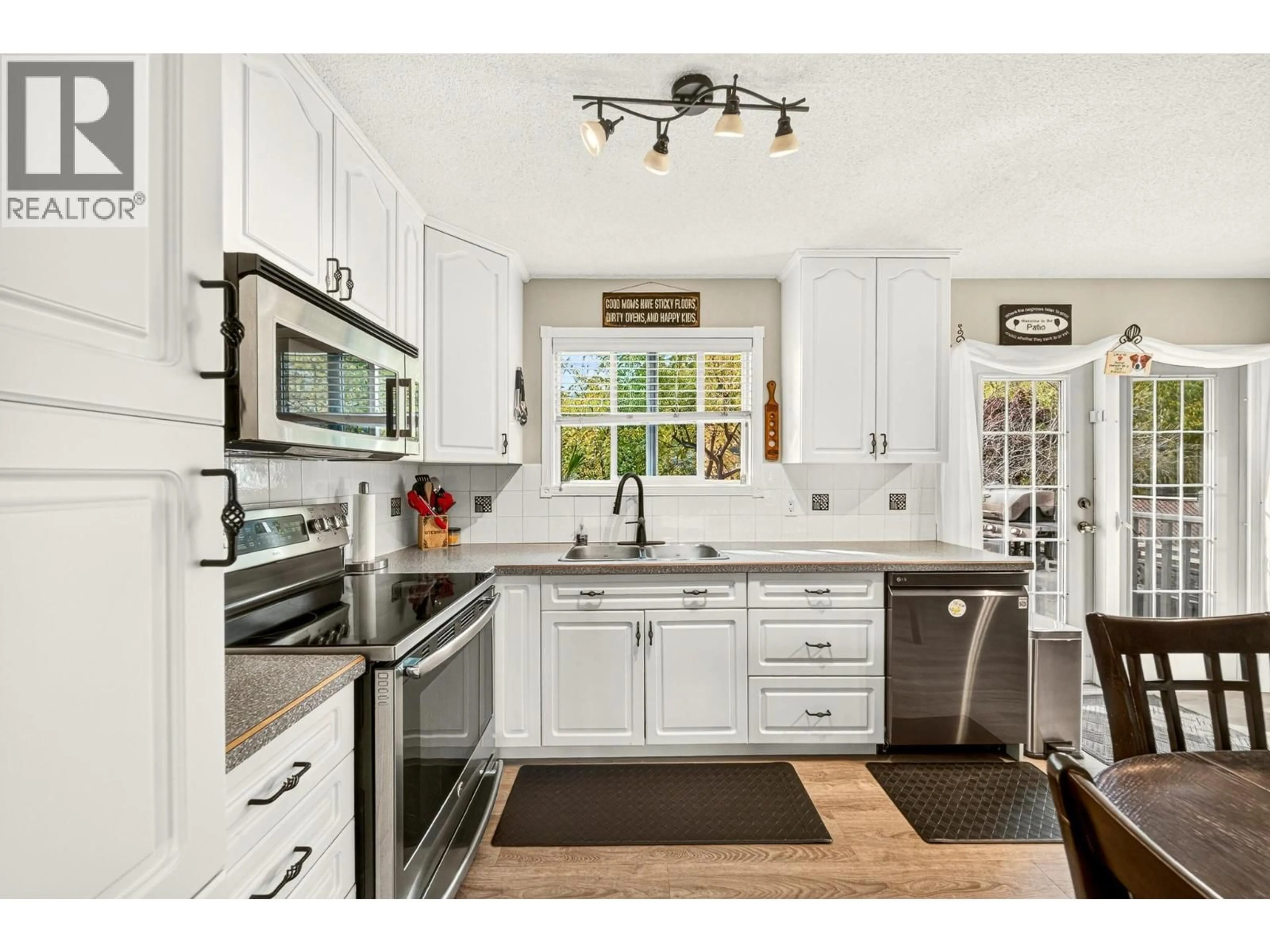 Open concept kitchen, unknown for 417 ENGELMANN SPRUCE DRIVE, Sparwood British Columbia V0B2G0