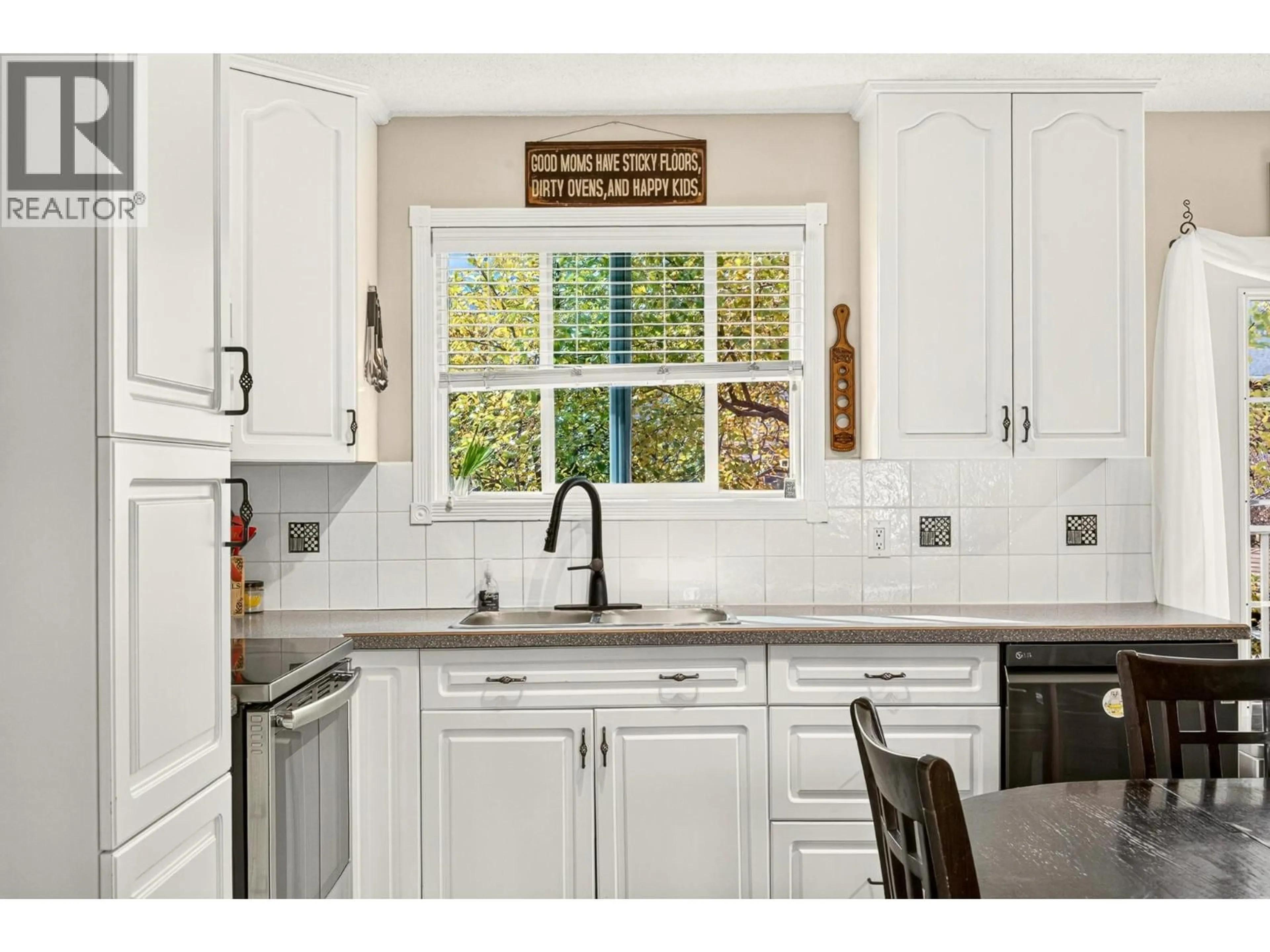 Open concept kitchen, ceramic/tile floor for 417 ENGELMANN SPRUCE DRIVE, Sparwood British Columbia V0B2G0