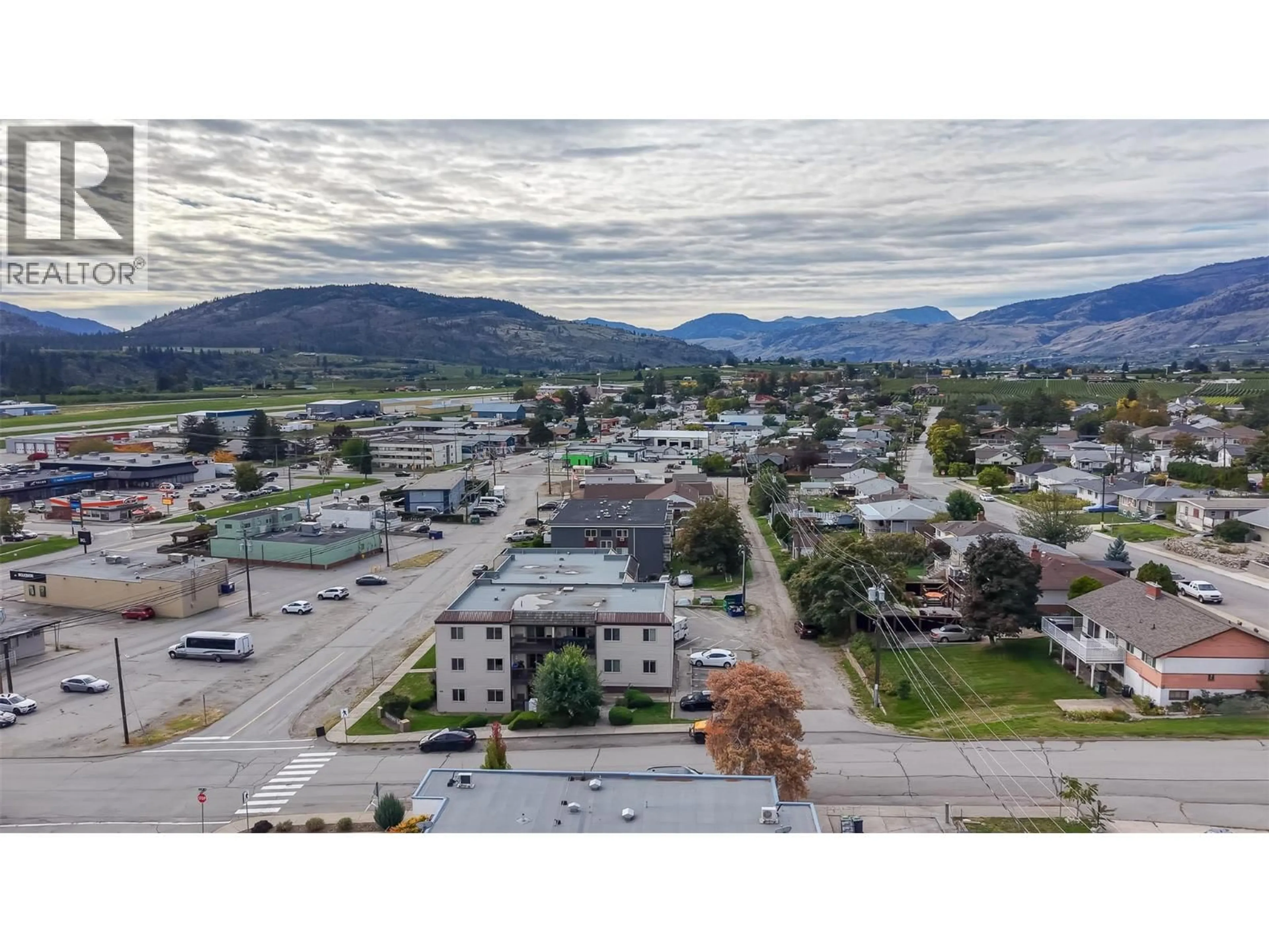 A pic from outside/outdoor area/front of a property/back of a property/a pic from drone, mountain view for 10 - 529 CO-OP AVENUE, Oliver British Columbia V0H1T0