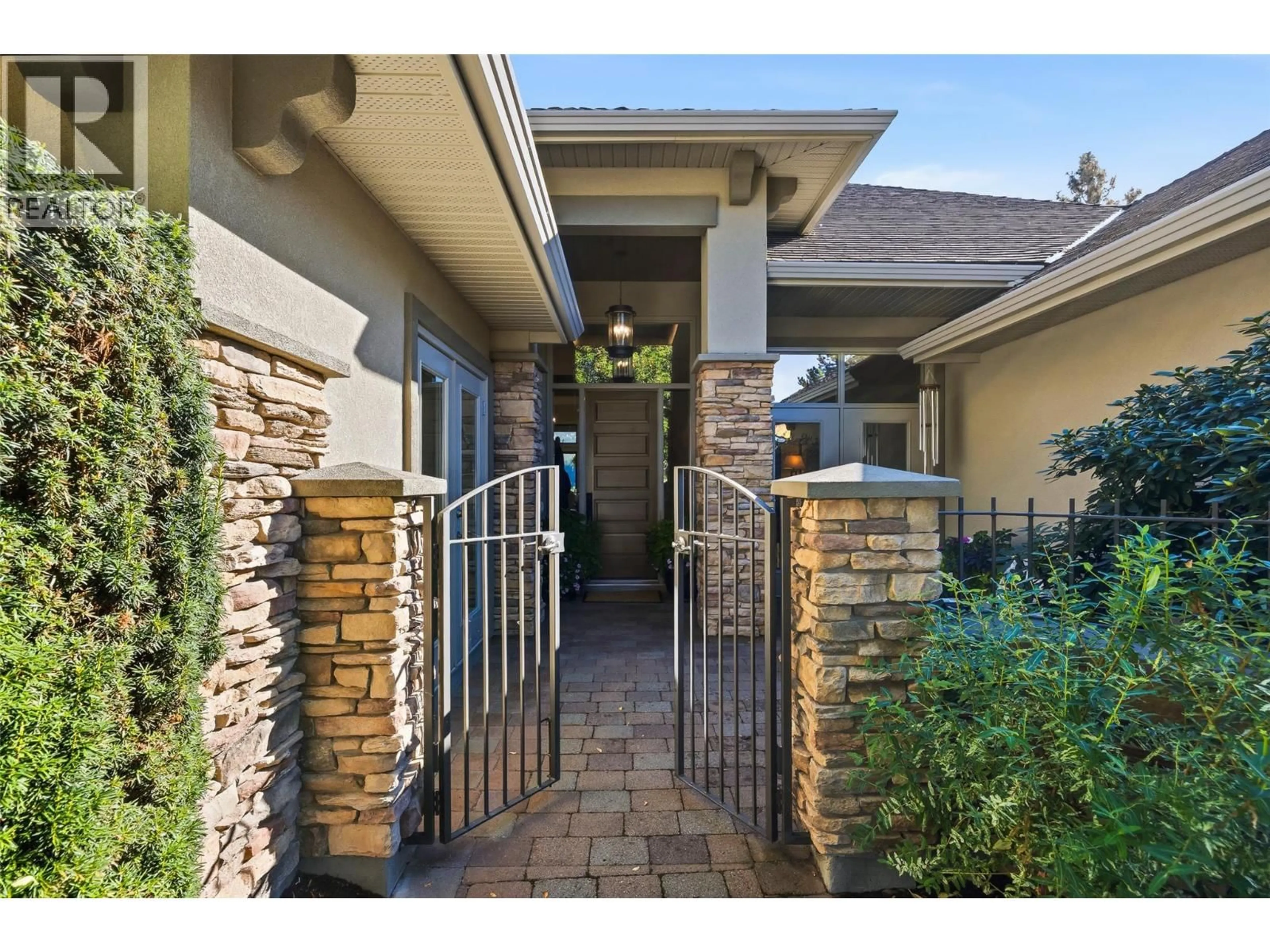 Indoor entryway for 3887 GALLAGHERS PARKWAY, Kelowna British Columbia V1W3Z8