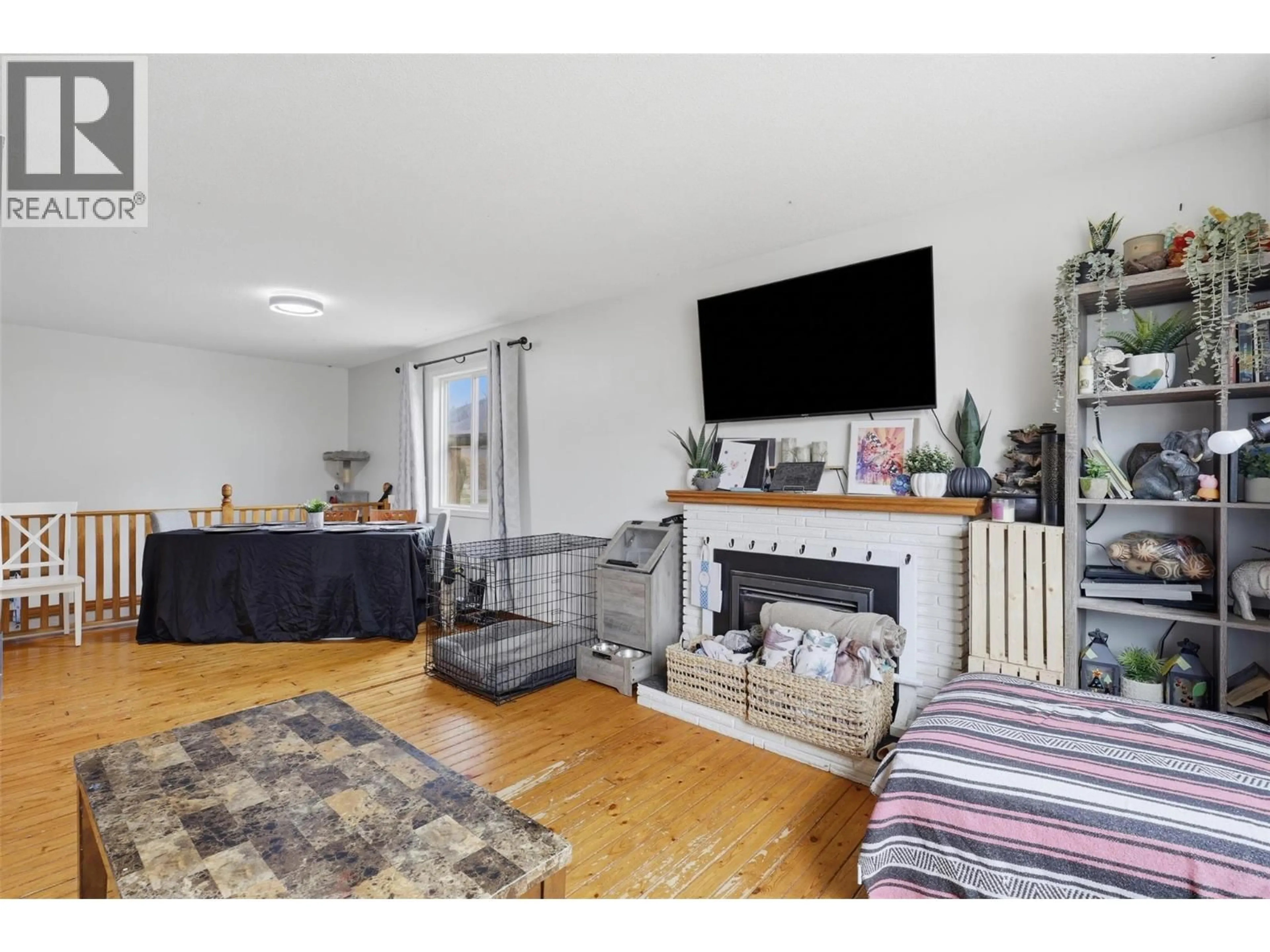 Living room with furniture, wood/laminate floor for 211 FORT AVENUE, Kamloops British Columbia V2B1H4