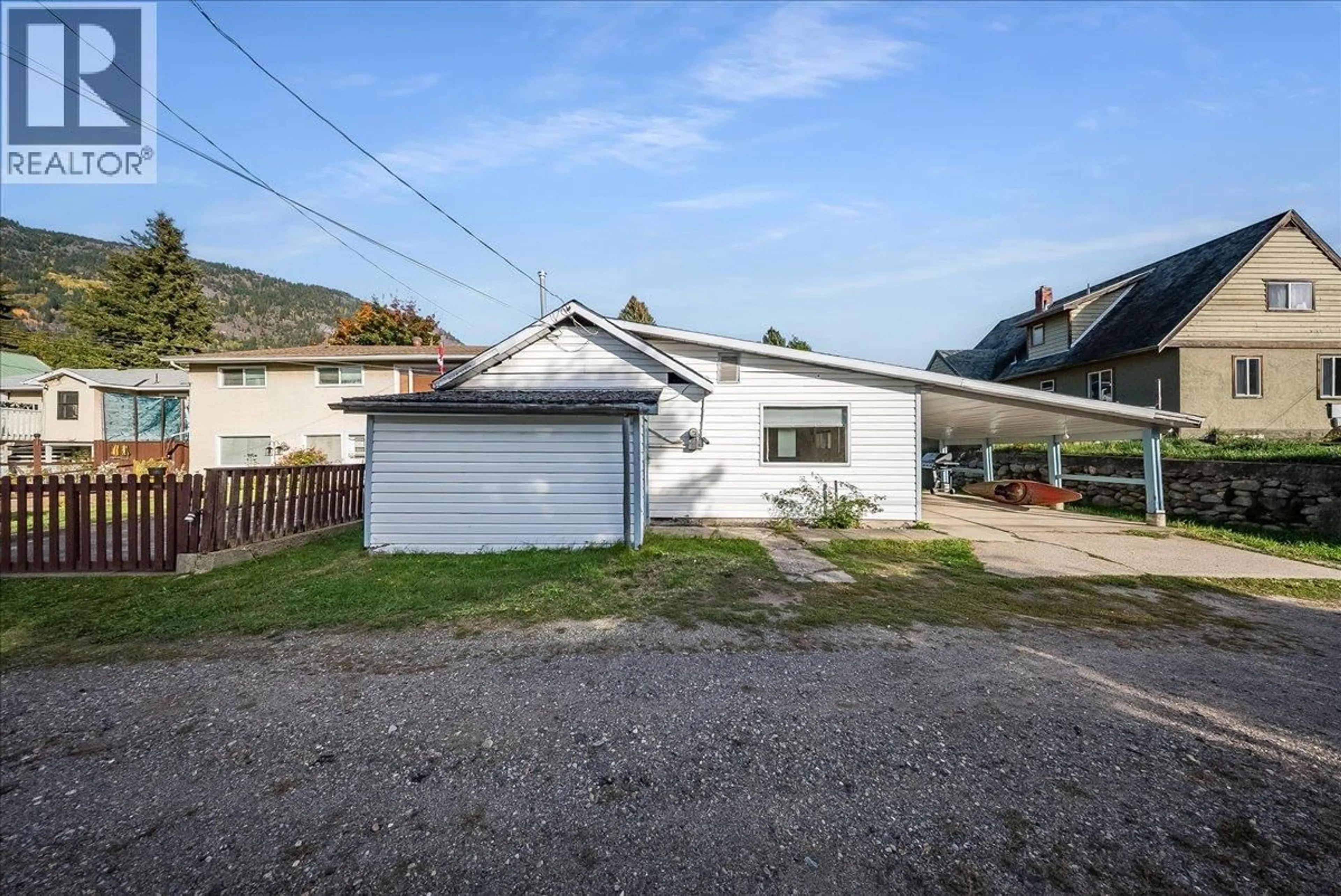 A pic from outside/outdoor area/front of a property/back of a property/a pic from drone, street for 526 8TH AVENUE, Castlegar British Columbia V1N1N6