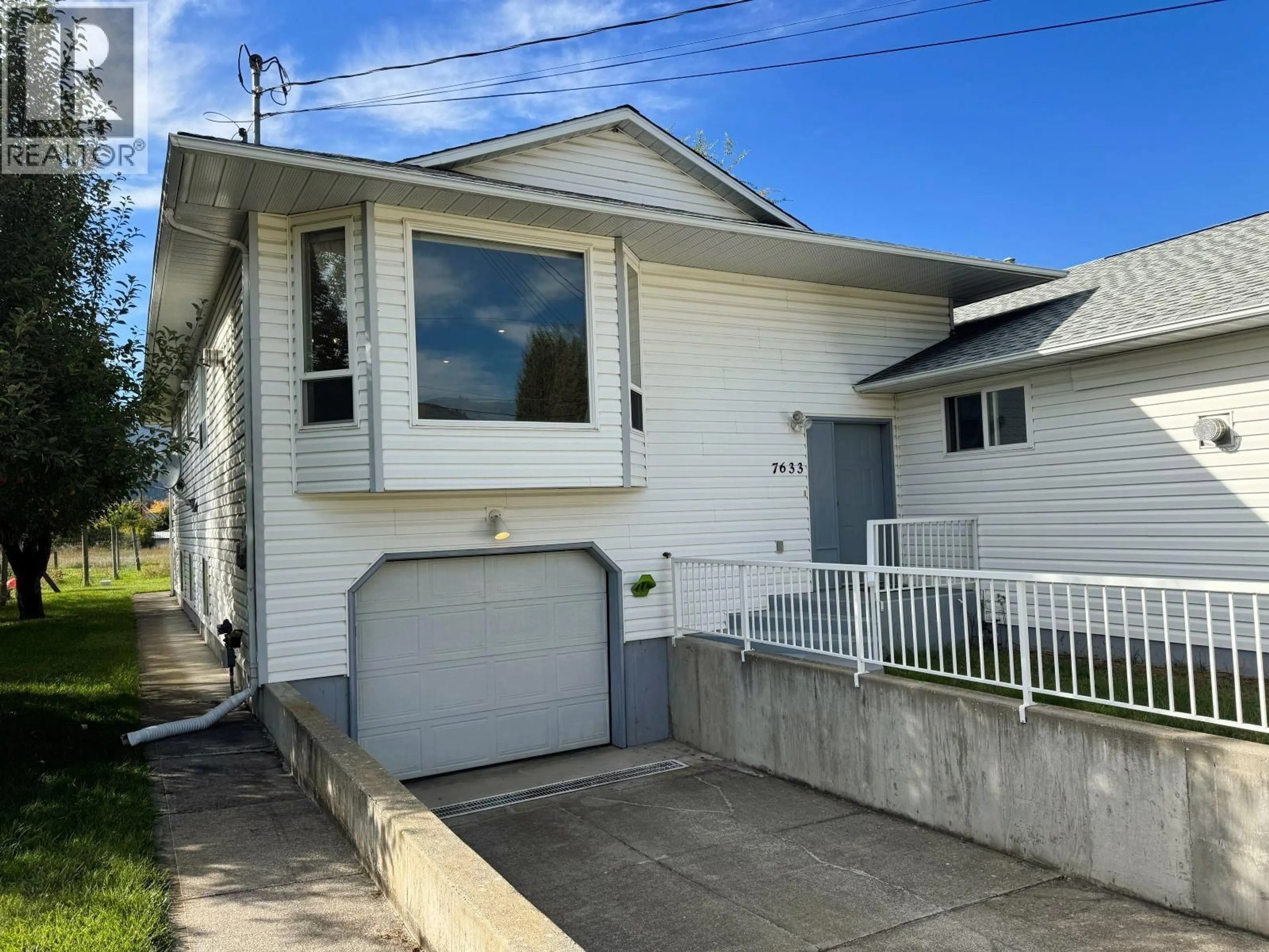 Home with vinyl exterior material, street for 7633 16TH STREET, Grand Forks British Columbia V0H1H0