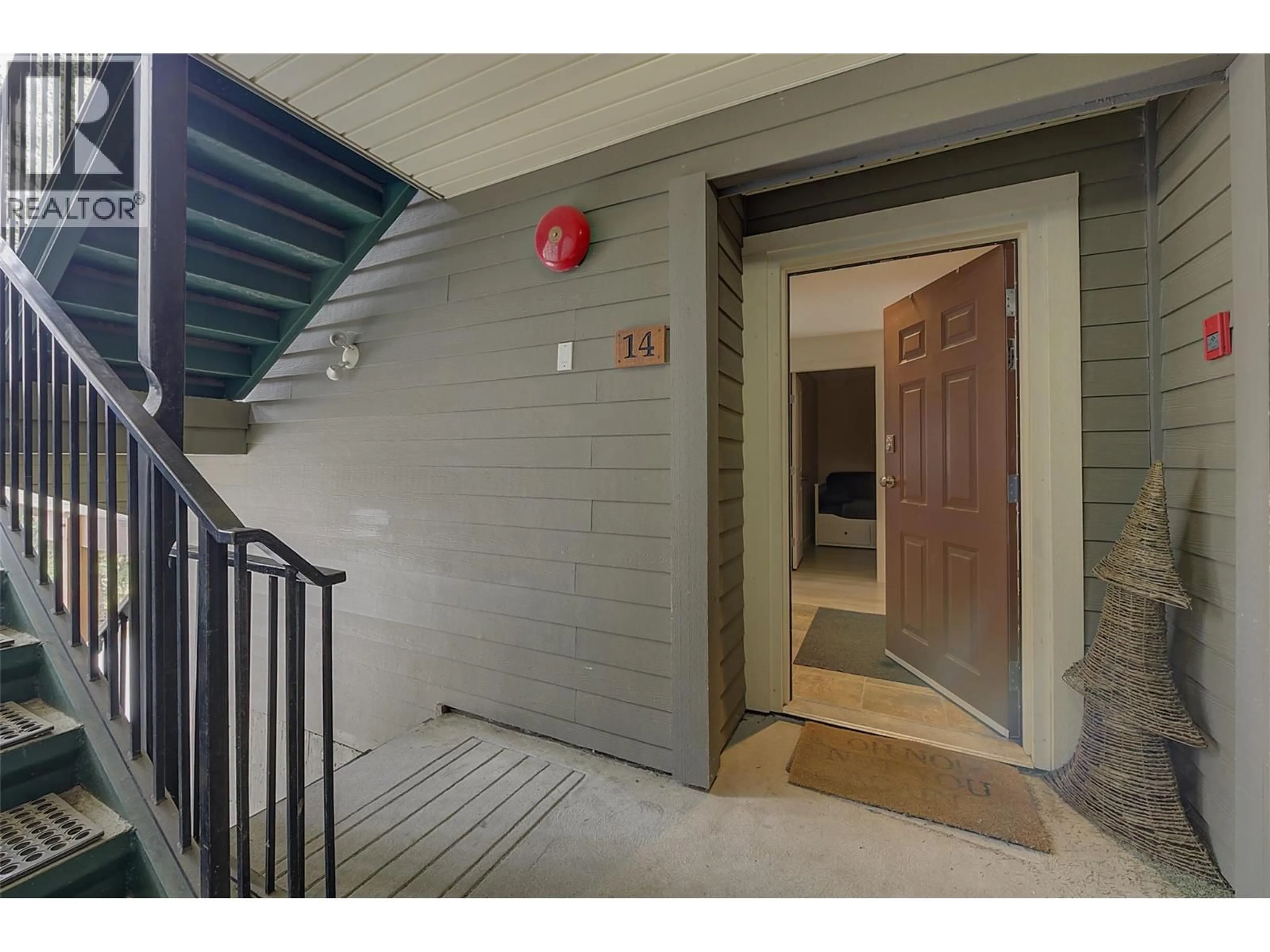 Indoor foyer for 14 - 5350 BIG WHITE ROAD, Big White British Columbia V1P1P3