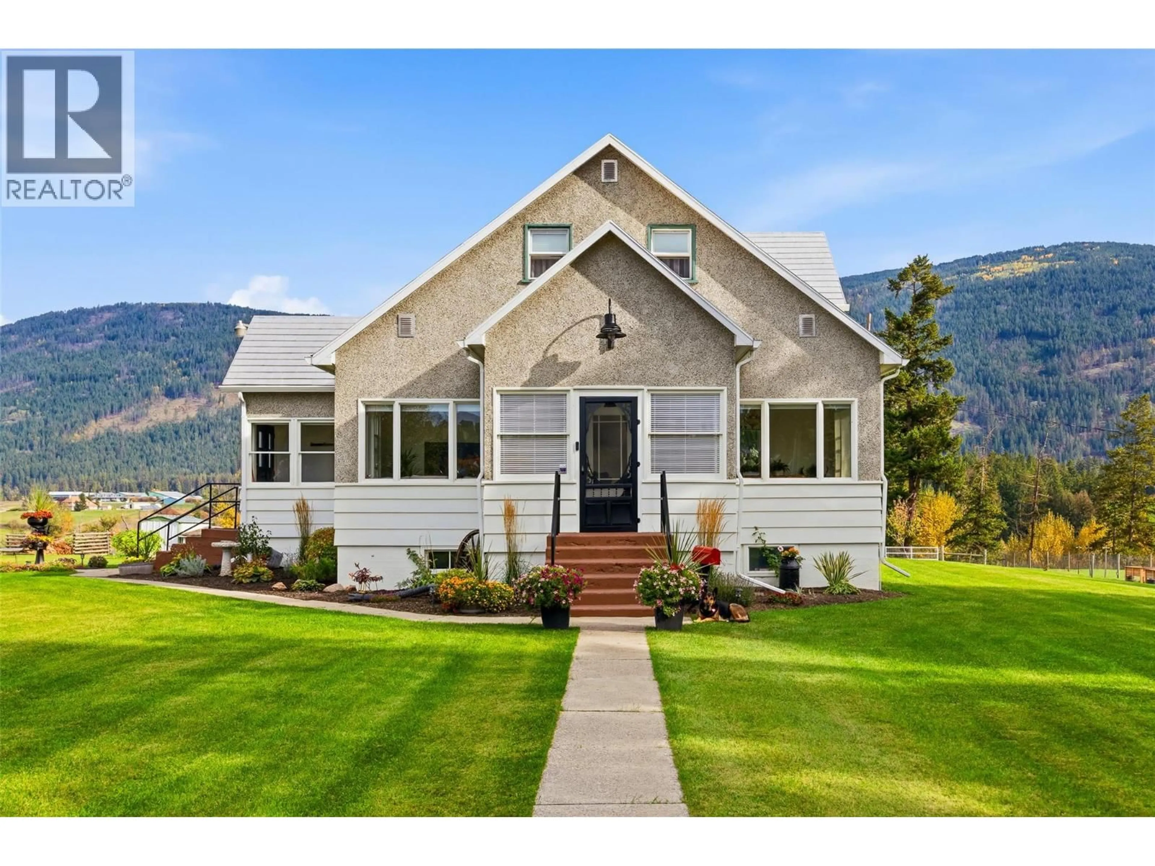 Home with vinyl exterior material, mountain view for 4652 HIGHWAY 97A OTHER, Armstrong British Columbia V0E1B7