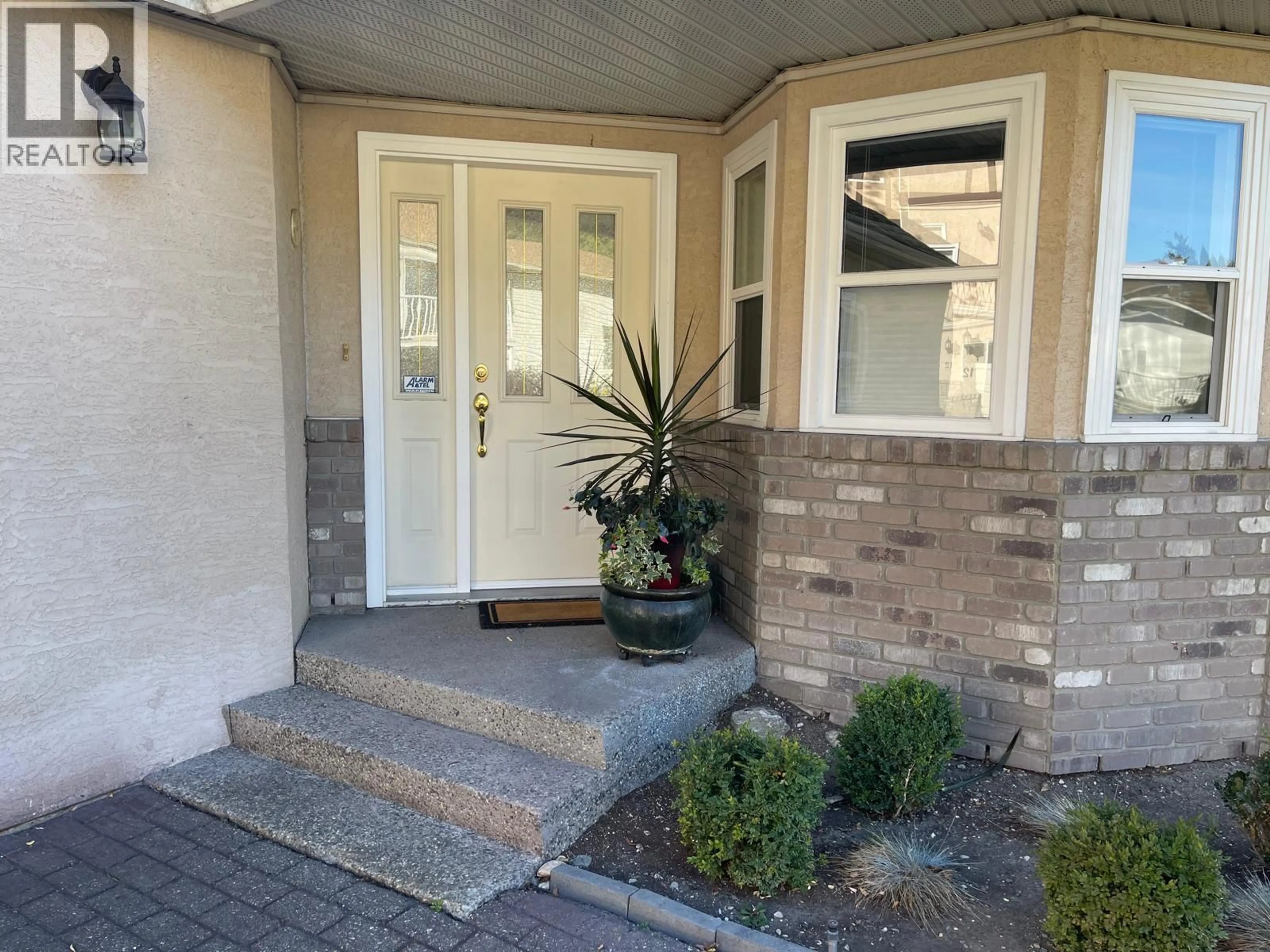 Indoor entryway for 11 - 401 BROWNE ROAD, Vernon British Columbia V1T7M2