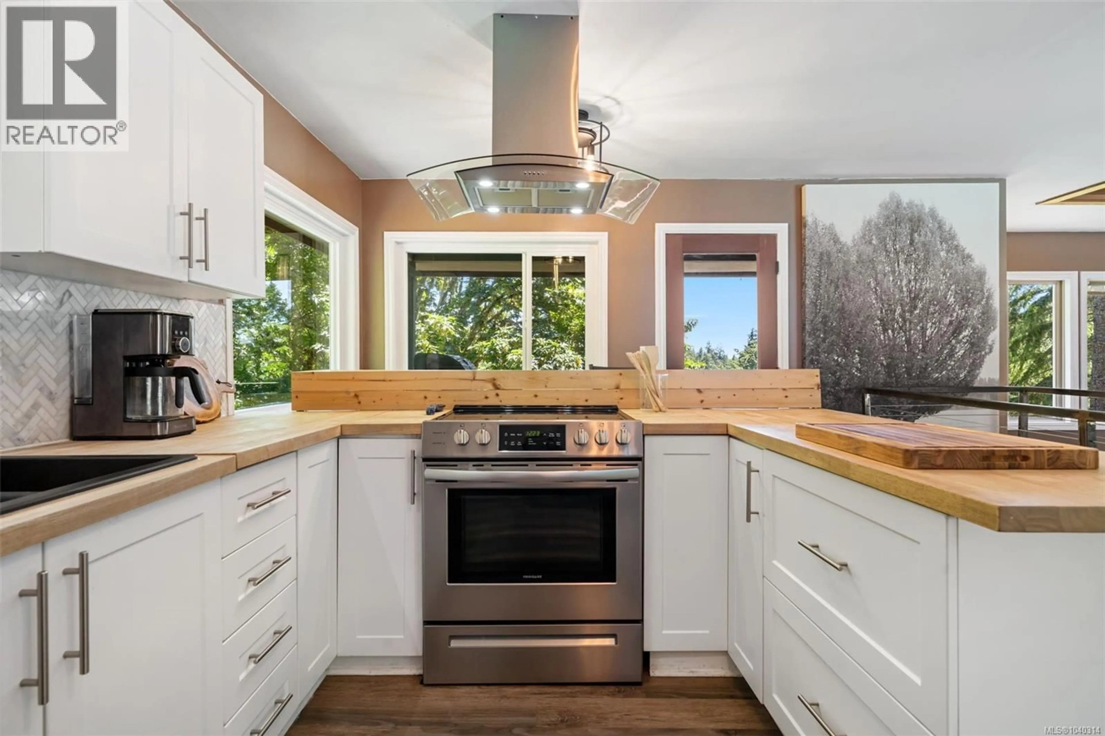 Contemporary kitchen, unknown for 624 LIBRA PLACE, Metchosin British Columbia V9C4G6
