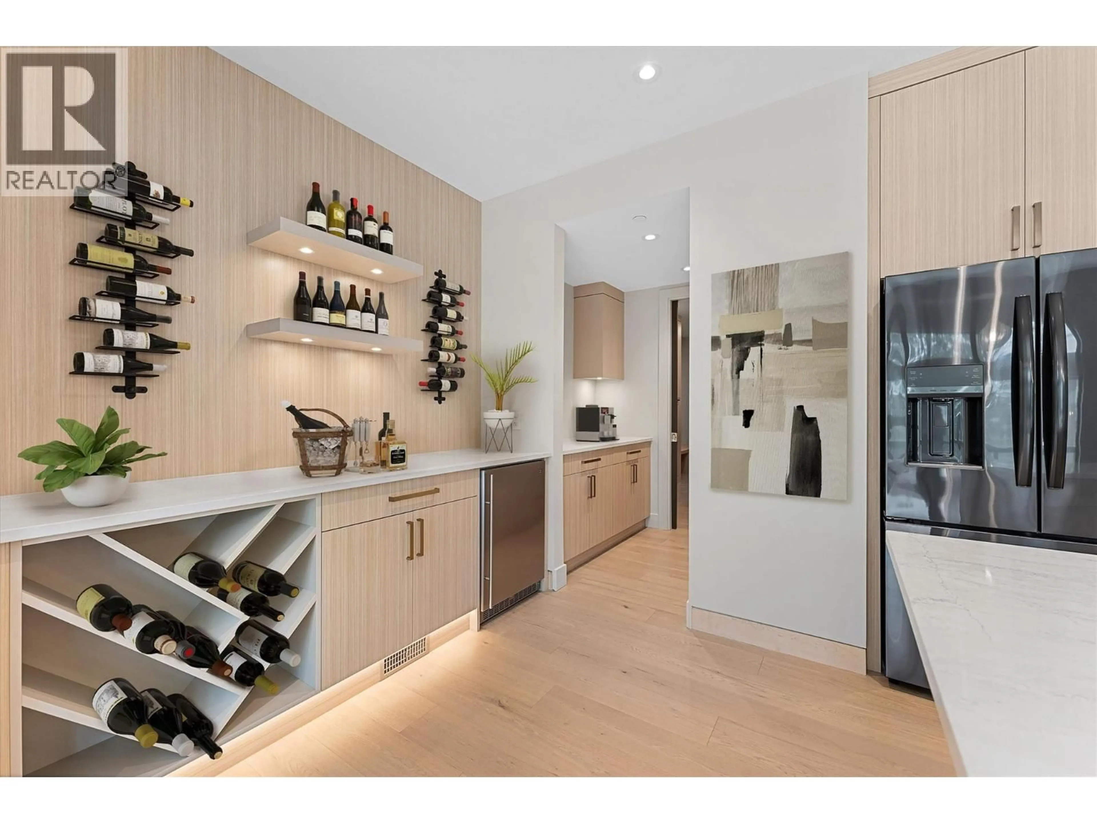 Contemporary kitchen, unknown for 10313 LONG ROAD, Lake Country British Columbia V4V0A9