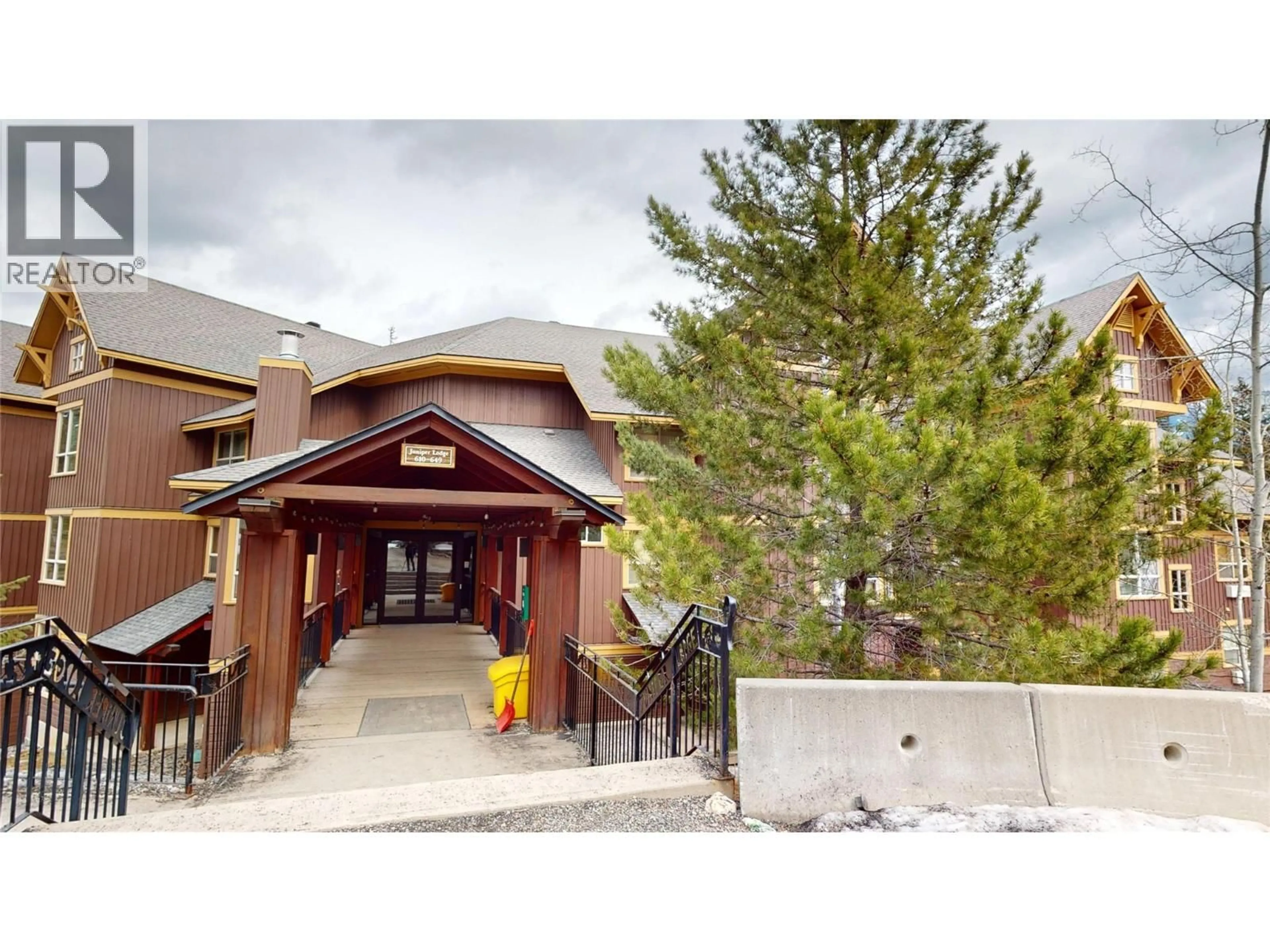 Indoor foyer for 613B - 4559 TIMBERLINE CRESCENT, Fernie British Columbia V0B1M6