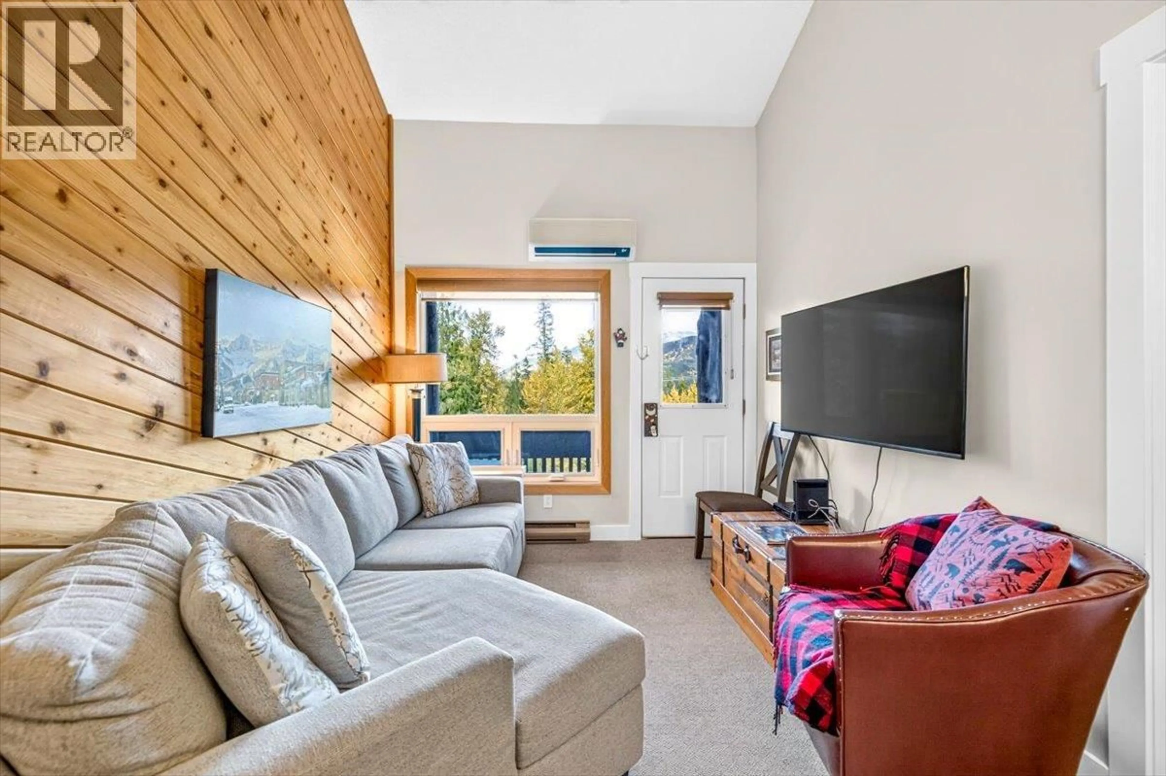 Living room with furniture, wood/laminate floor for 311 - 5369 FERNIE SKI HILL ROAD, Fernie British Columbia V0B1M6