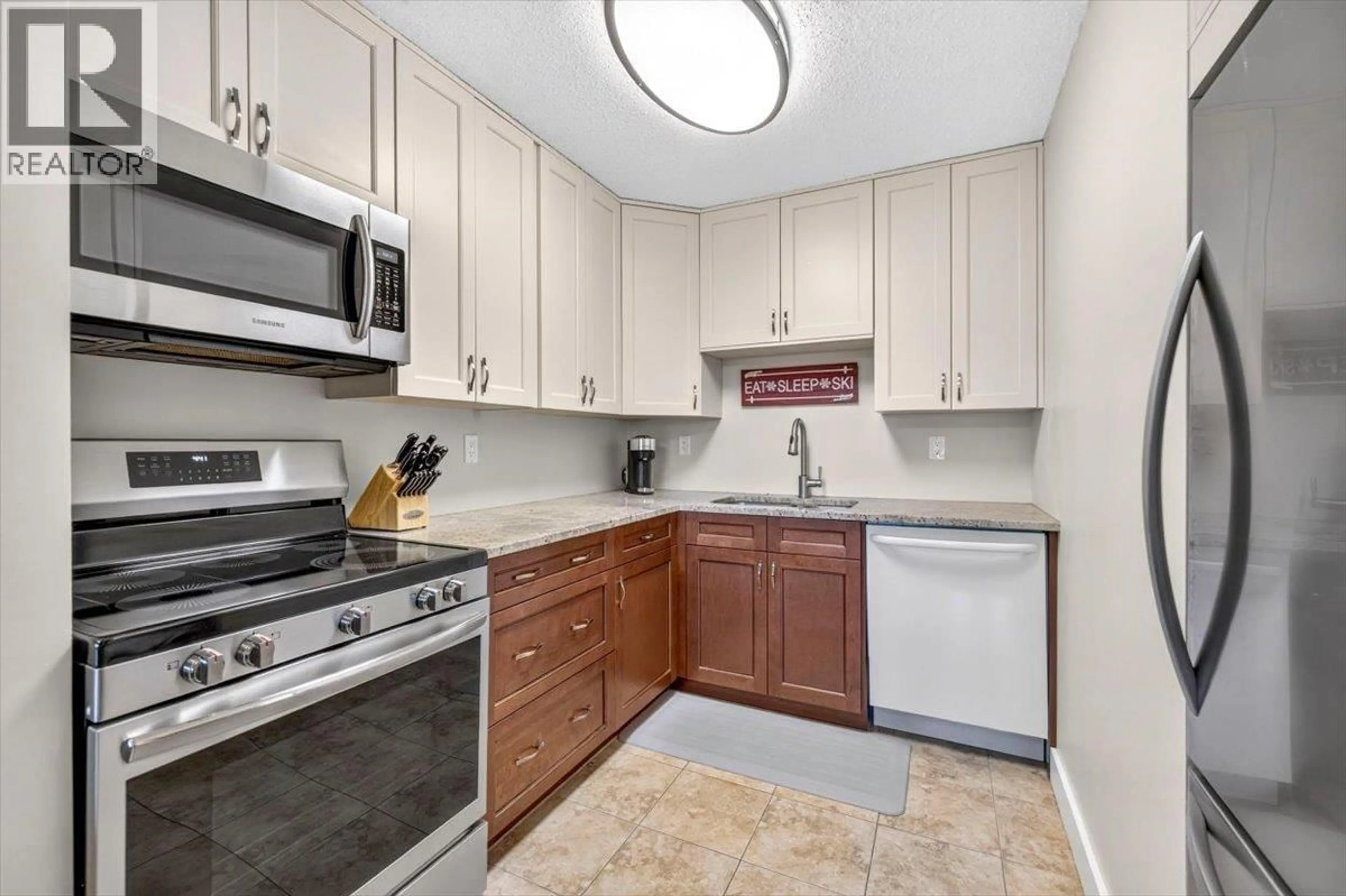 Standard kitchen, ceramic/tile floor for 311 - 5369 FERNIE SKI HILL ROAD, Fernie British Columbia V0B1M6