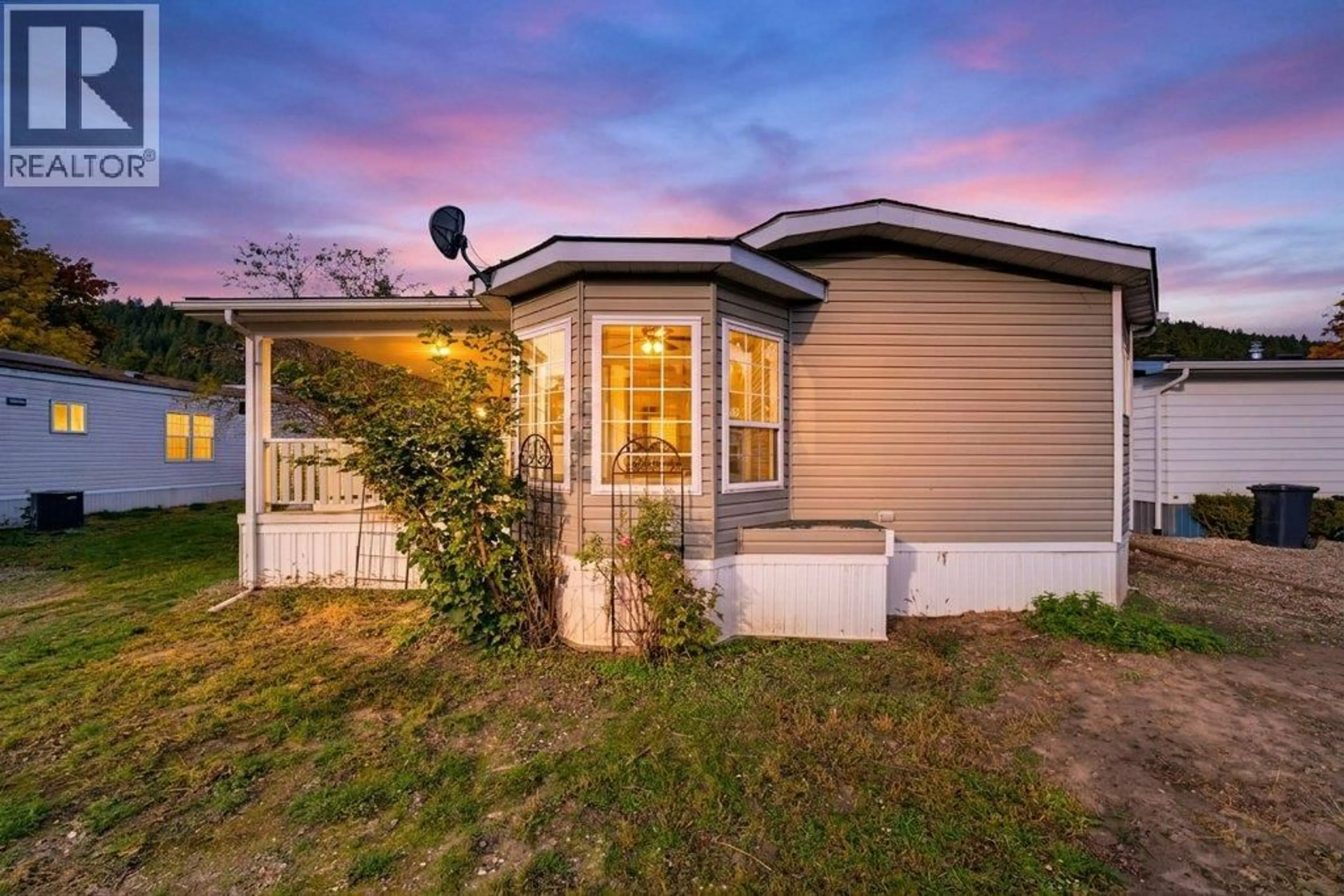 Home with vinyl exterior material, street for 22 - 2930 BROWN ROAD SOUTHWEST, Salmon Arm British Columbia V1E3K3