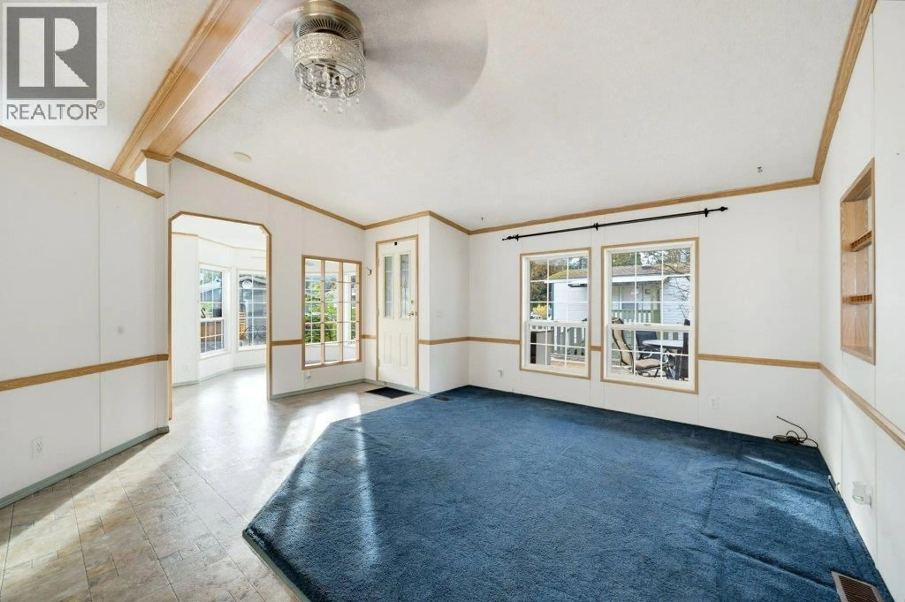 Indoor foyer for 22 - 2930 BROWN ROAD SOUTHWEST, Salmon Arm British Columbia V1E3K3