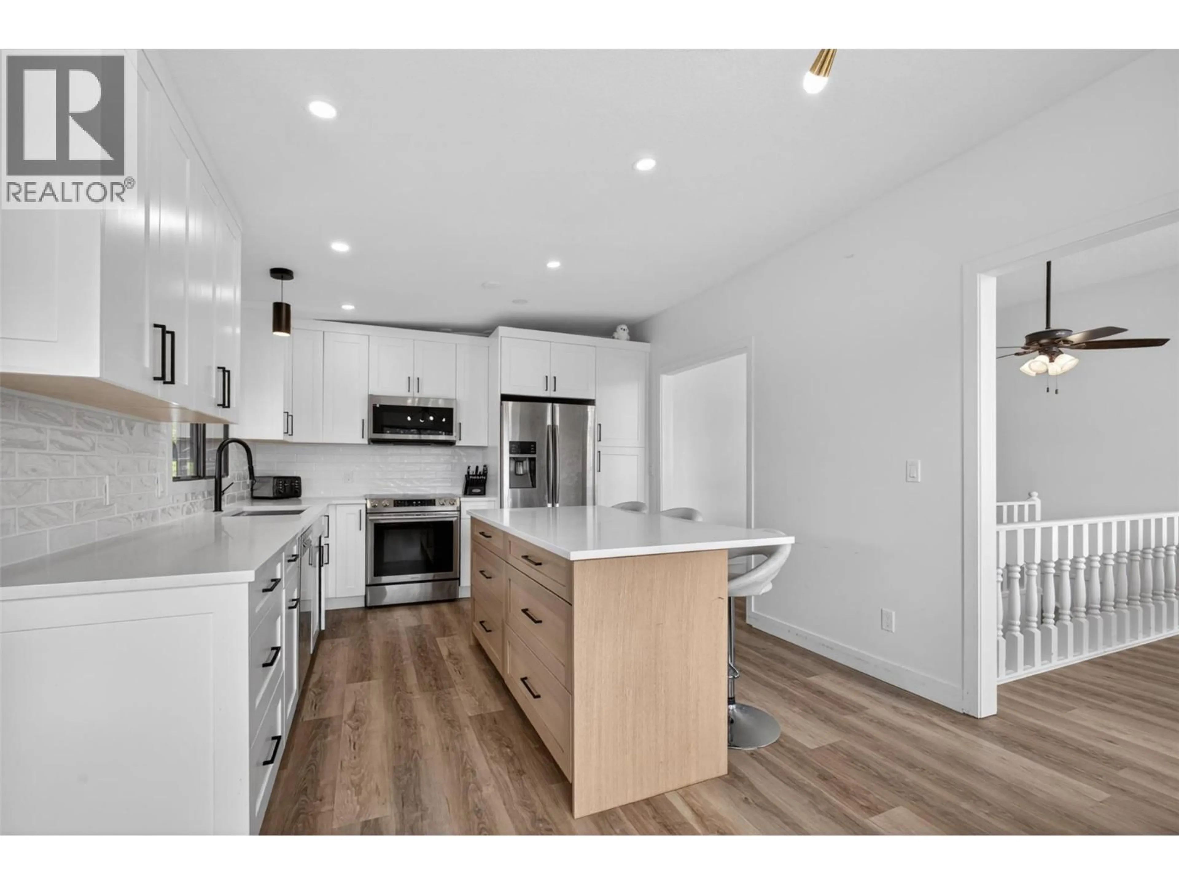 Open concept kitchen, wood/laminate floor for 1750 SONORA DRIVE, Kelowna British Columbia V1Y8K7