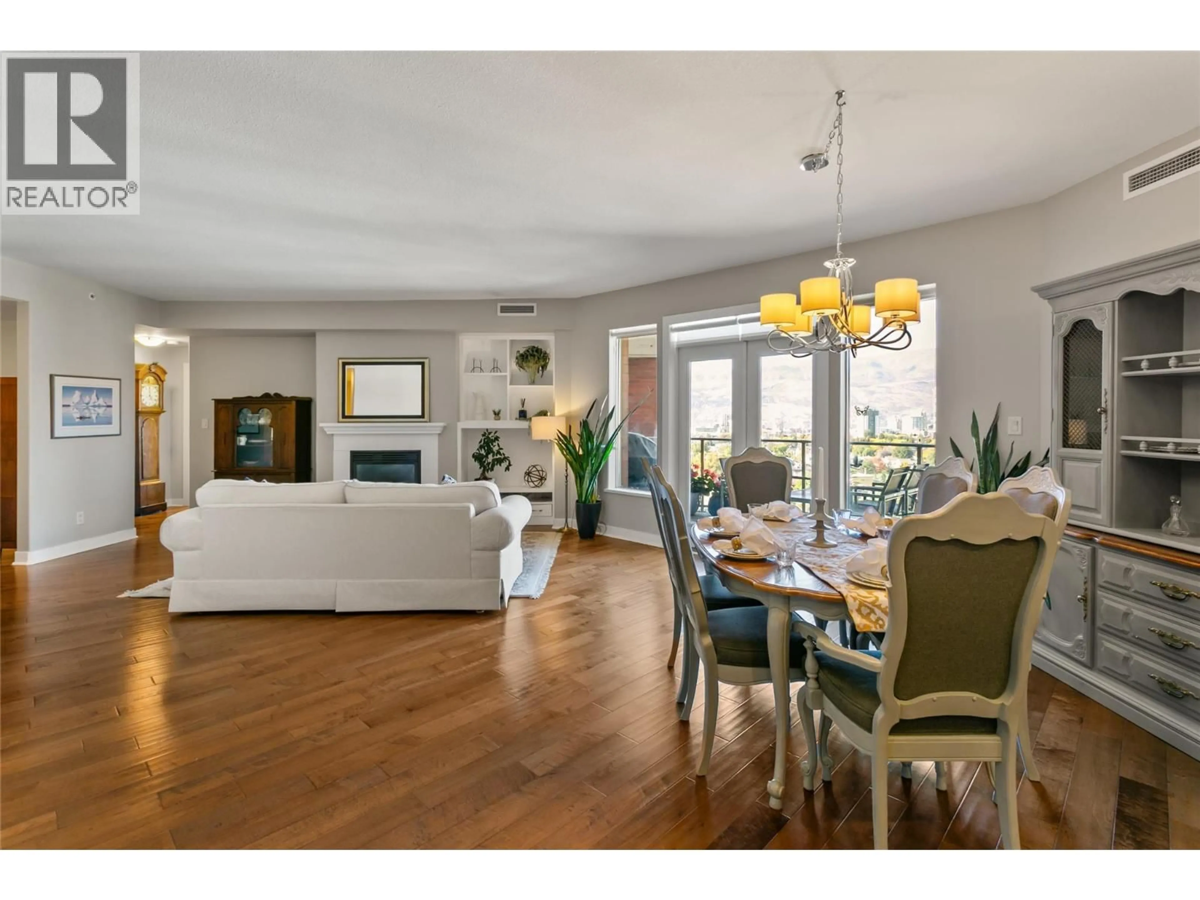 Dining room, wood/laminate floor for 1205 - 1160 BERNARD AVENUE, Kelowna British Columbia V1Y6R2