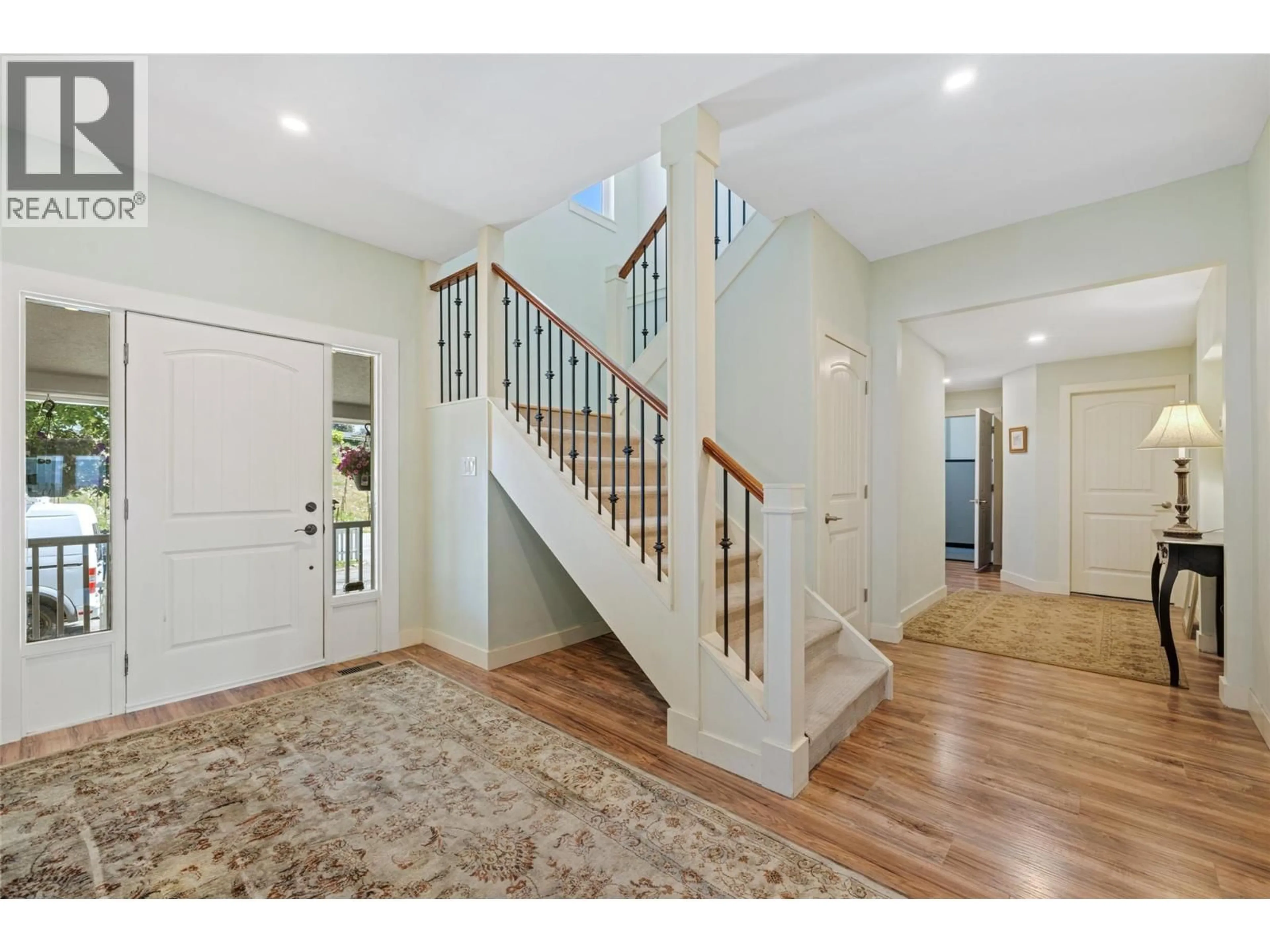 Indoor entryway for 3299 MCCULLOCH ROAD, Kelowna British Columbia V1W4G5