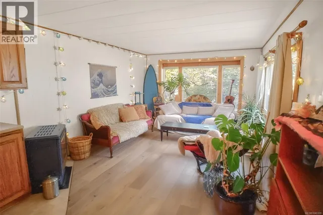 16 - 911 CAMPBELL STREET, Tofino 5