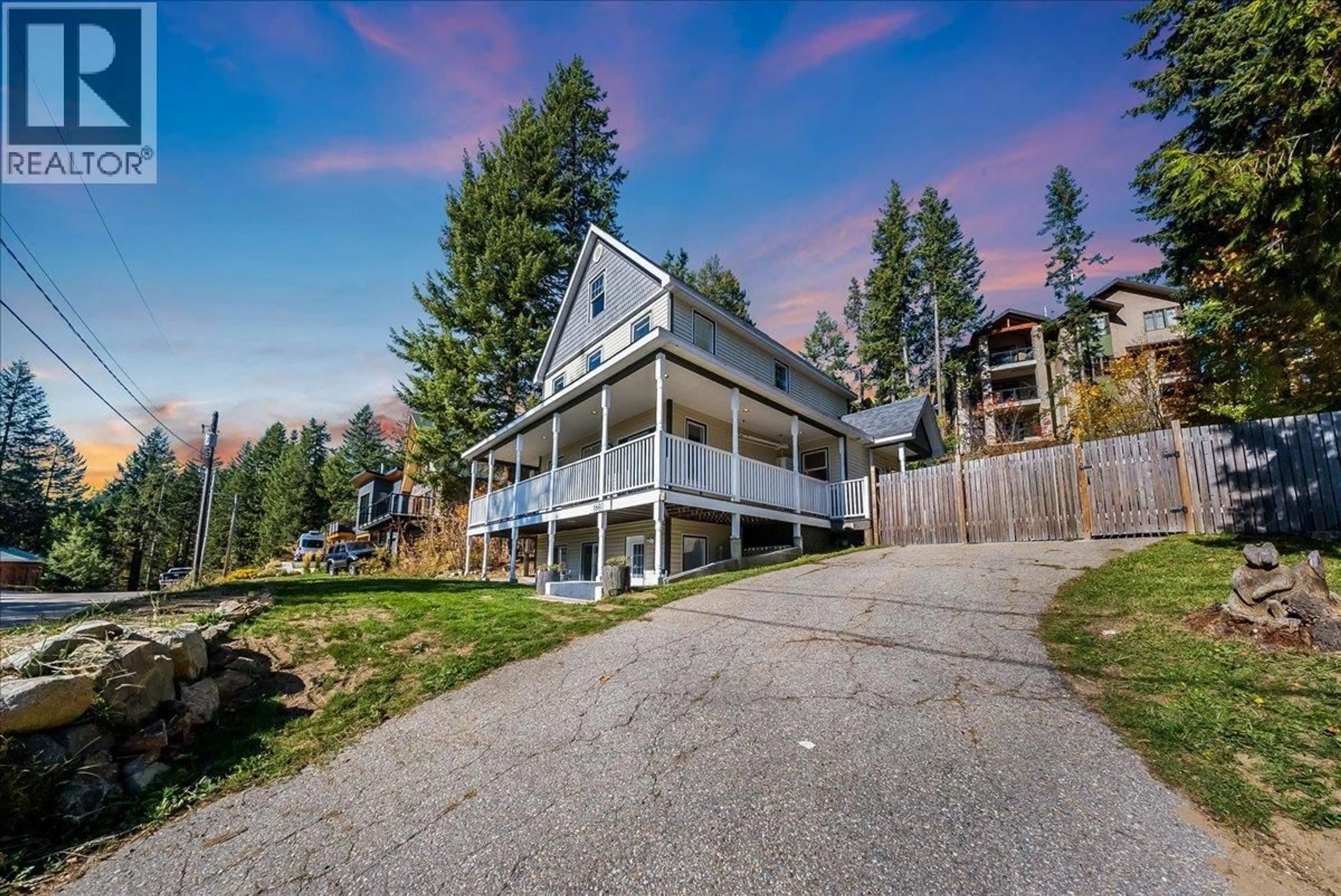 A pic from outside/outdoor area/front of a property/back of a property/a pic from drone, mountain view for 1860 PLANER CRESCENT, Rossland British Columbia V0G1Y0