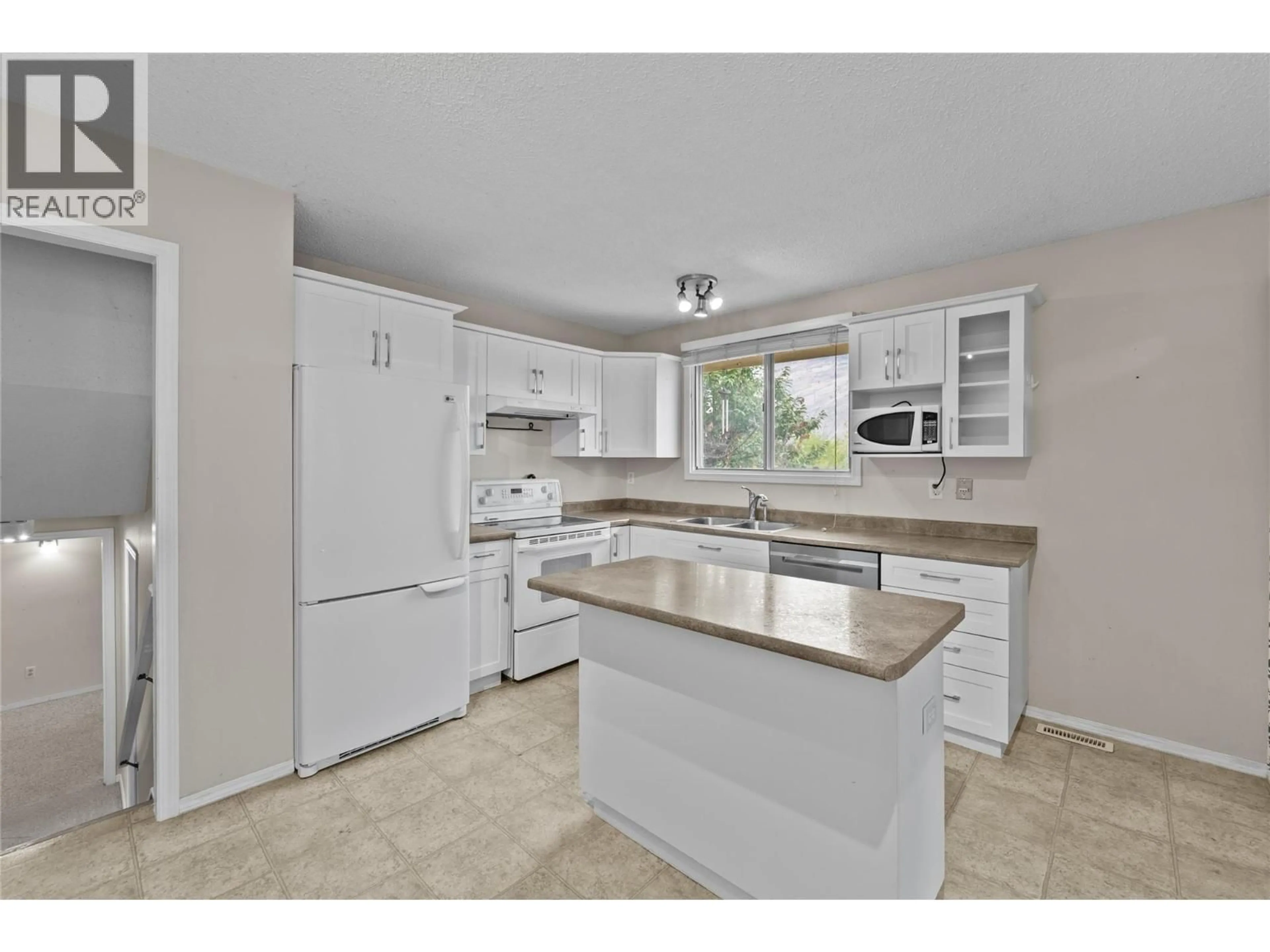 Standard kitchen, unknown for 2161 PERRYVILLE PLACE, Kamloops British Columbia V2B7Y1