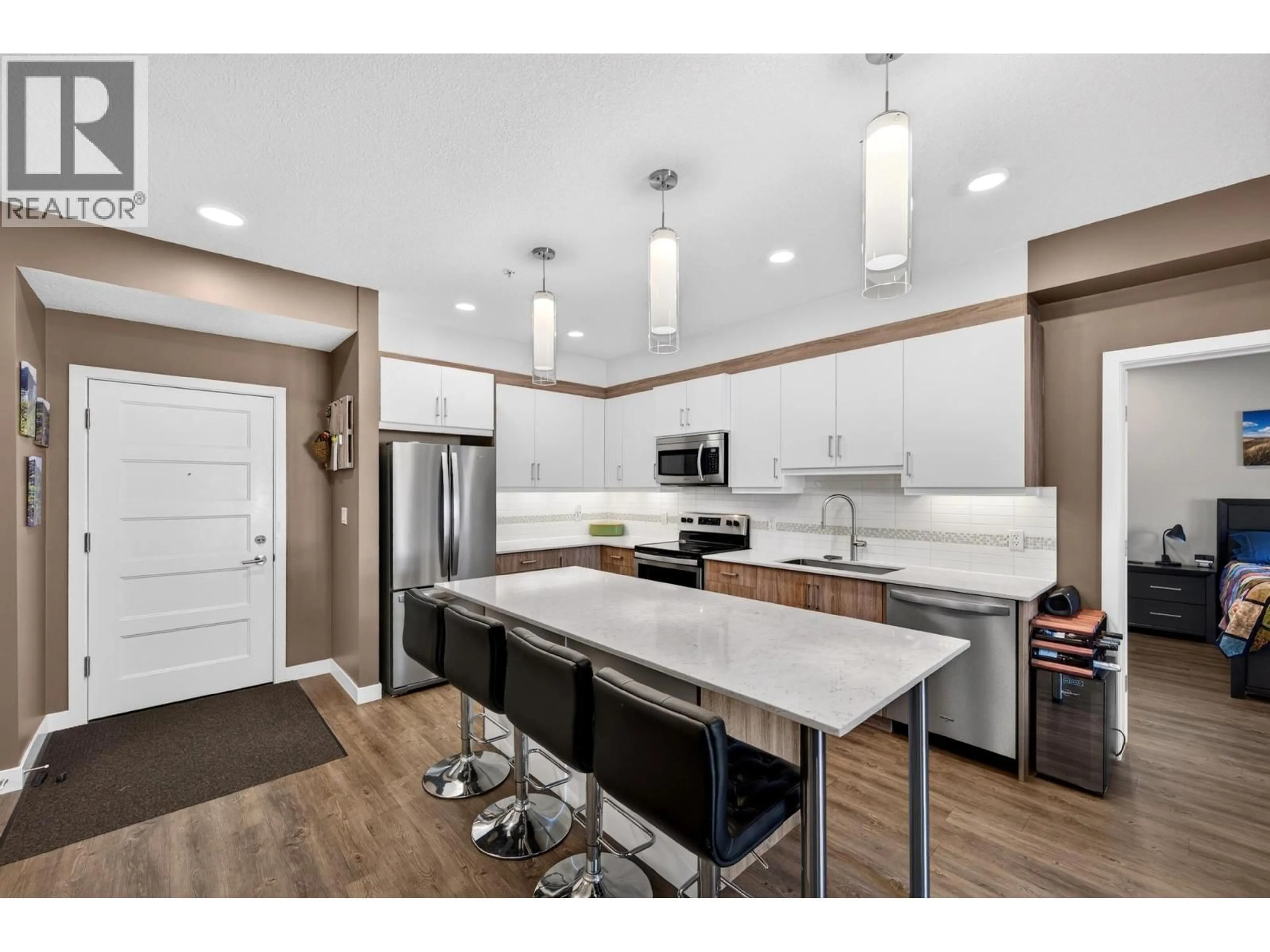 Open concept kitchen, unknown for 1205 - 410 5TH AVENUE SOUTH, Golden British Columbia V0A1H0