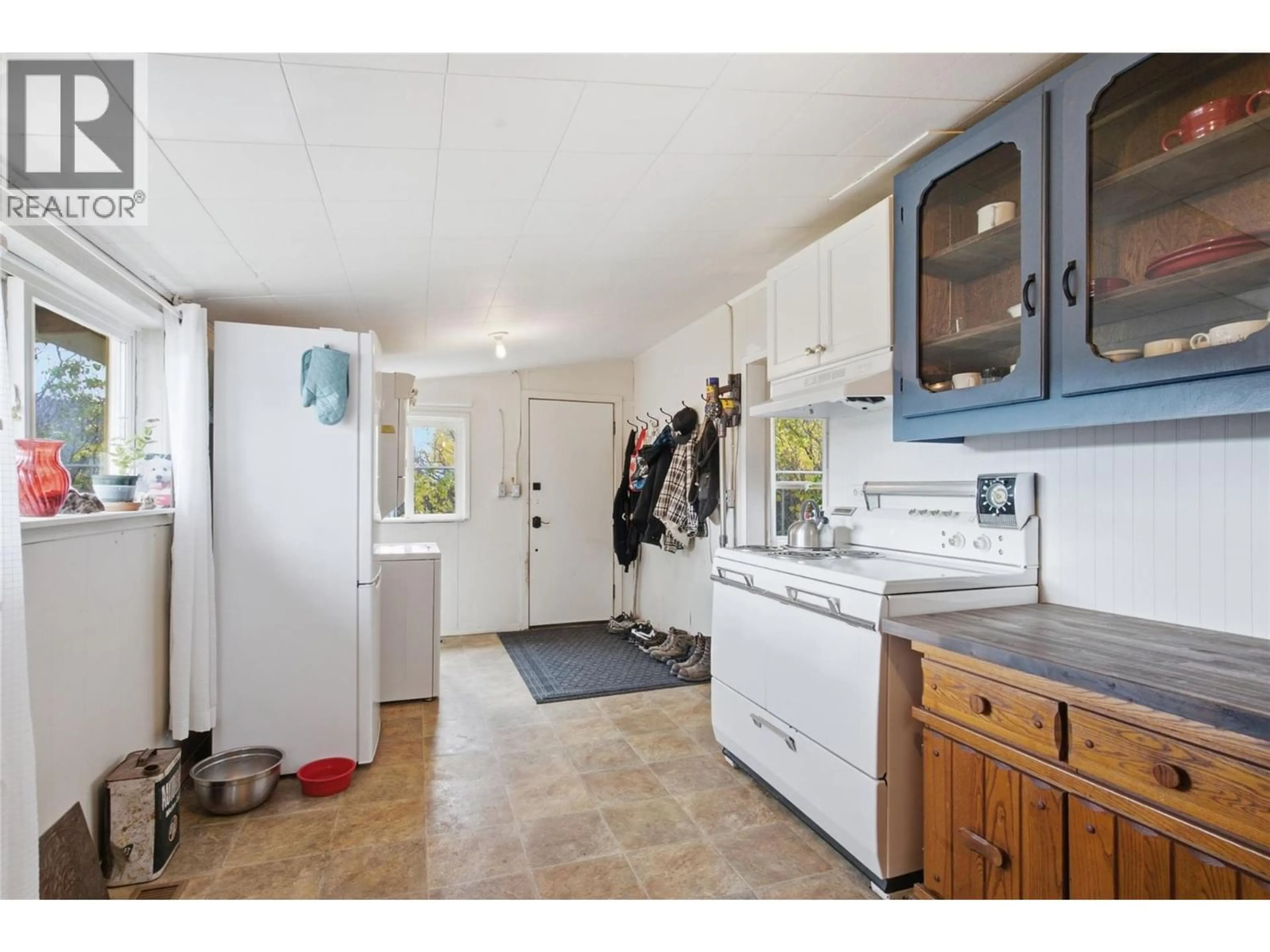 Standard kitchen, ceramic/tile floor for 2276 COLDWATER AVENUE, Merritt British Columbia V1K1R6