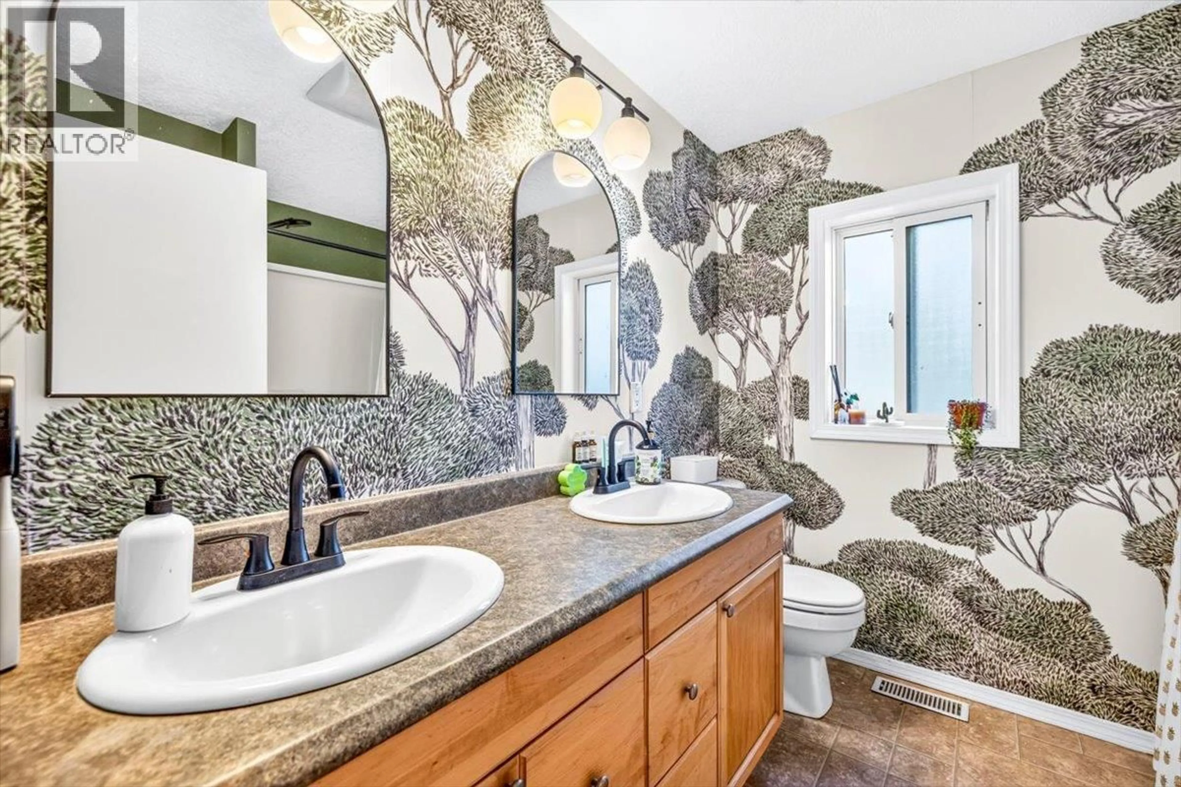 Contemporary bathroom, ceramic/tile floor for 23 - 2011 3 HIGHWAY, Hosmer British Columbia V0B1M5