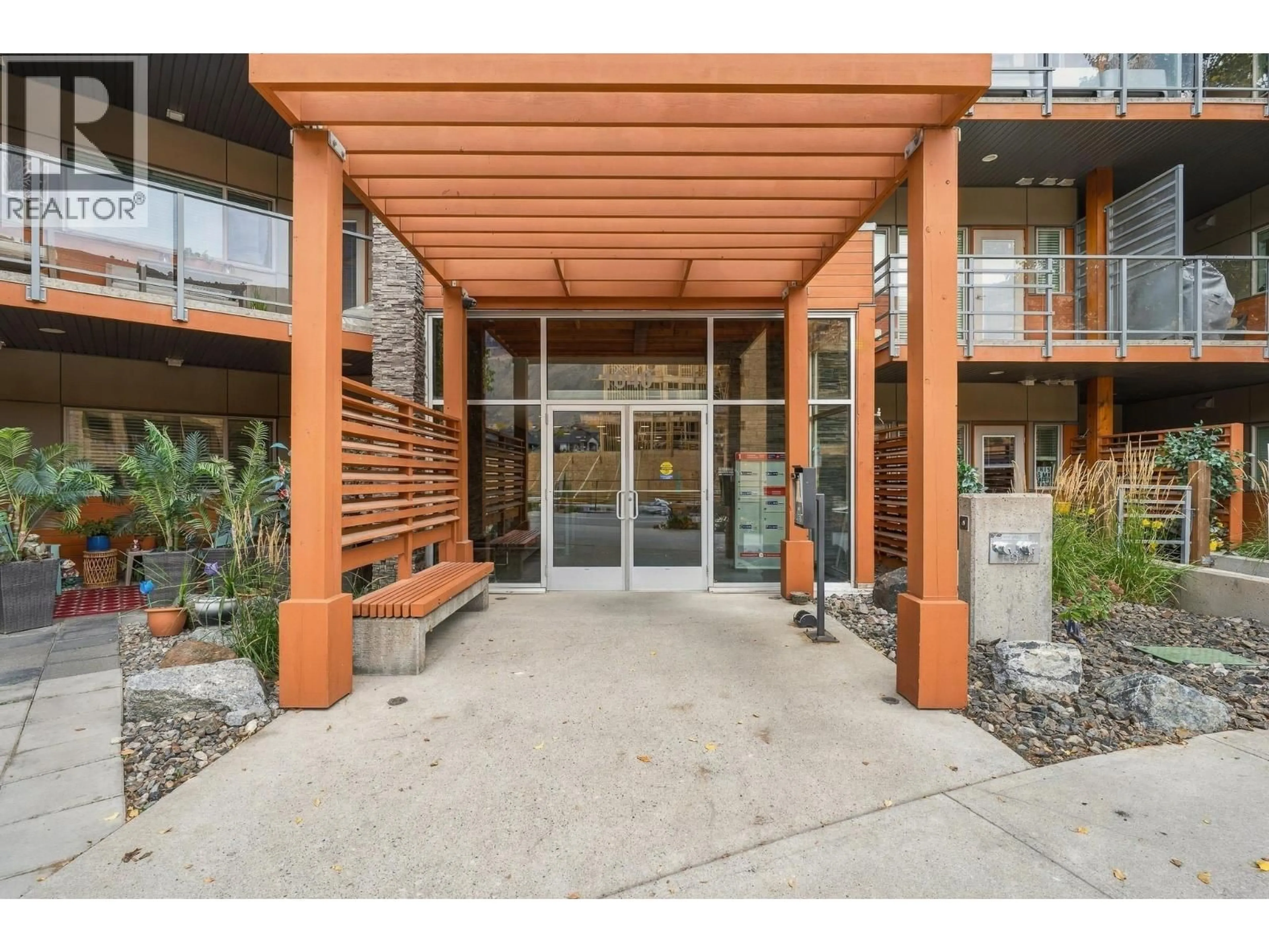 Indoor foyer for 3221 - 1040 TALASA WAY, Kamloops British Columbia V2H0C4