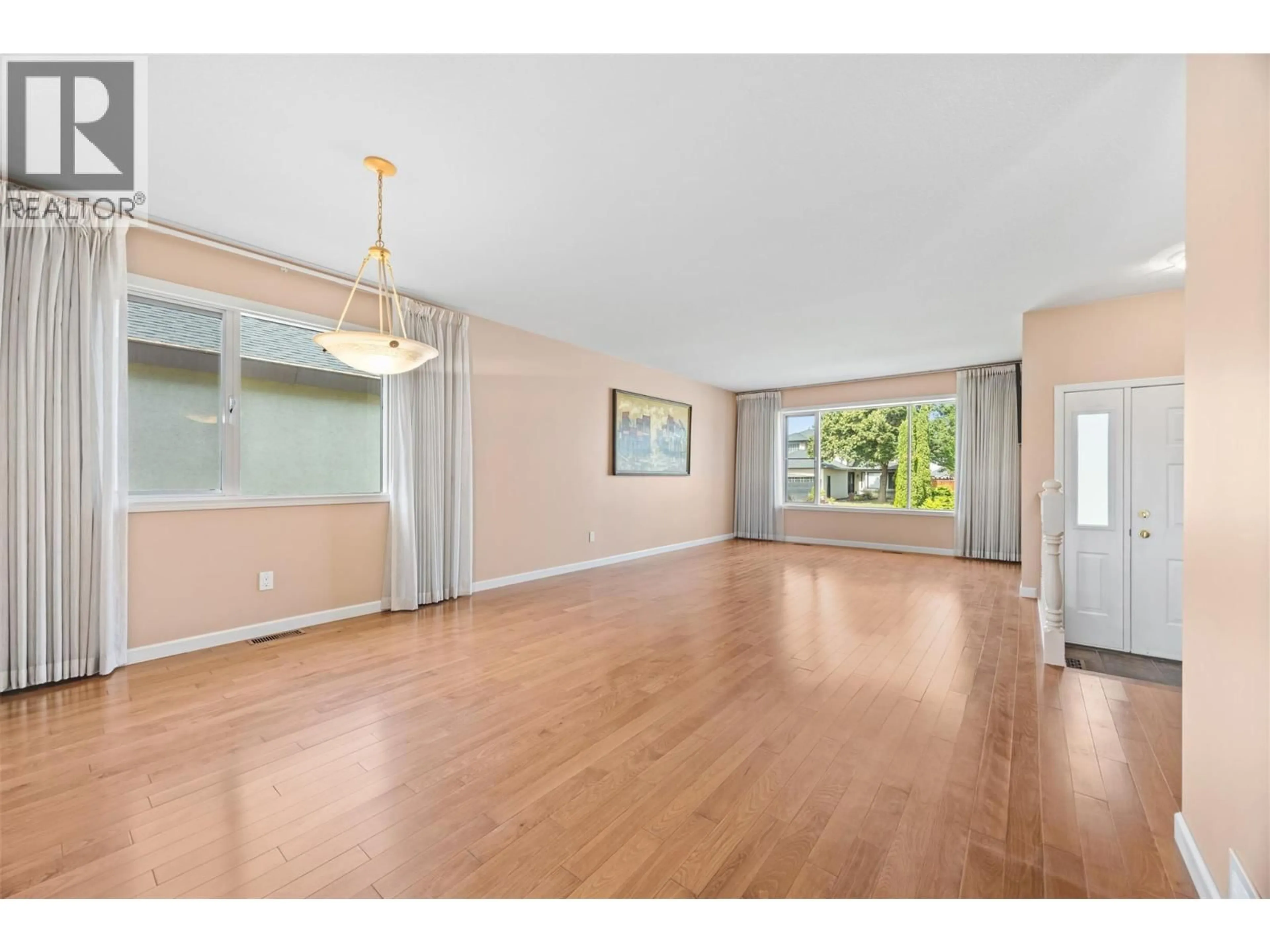 A pic of a room for 884 MISSION SPRINGS CRESCENT, Kelowna British Columbia V1W3L9