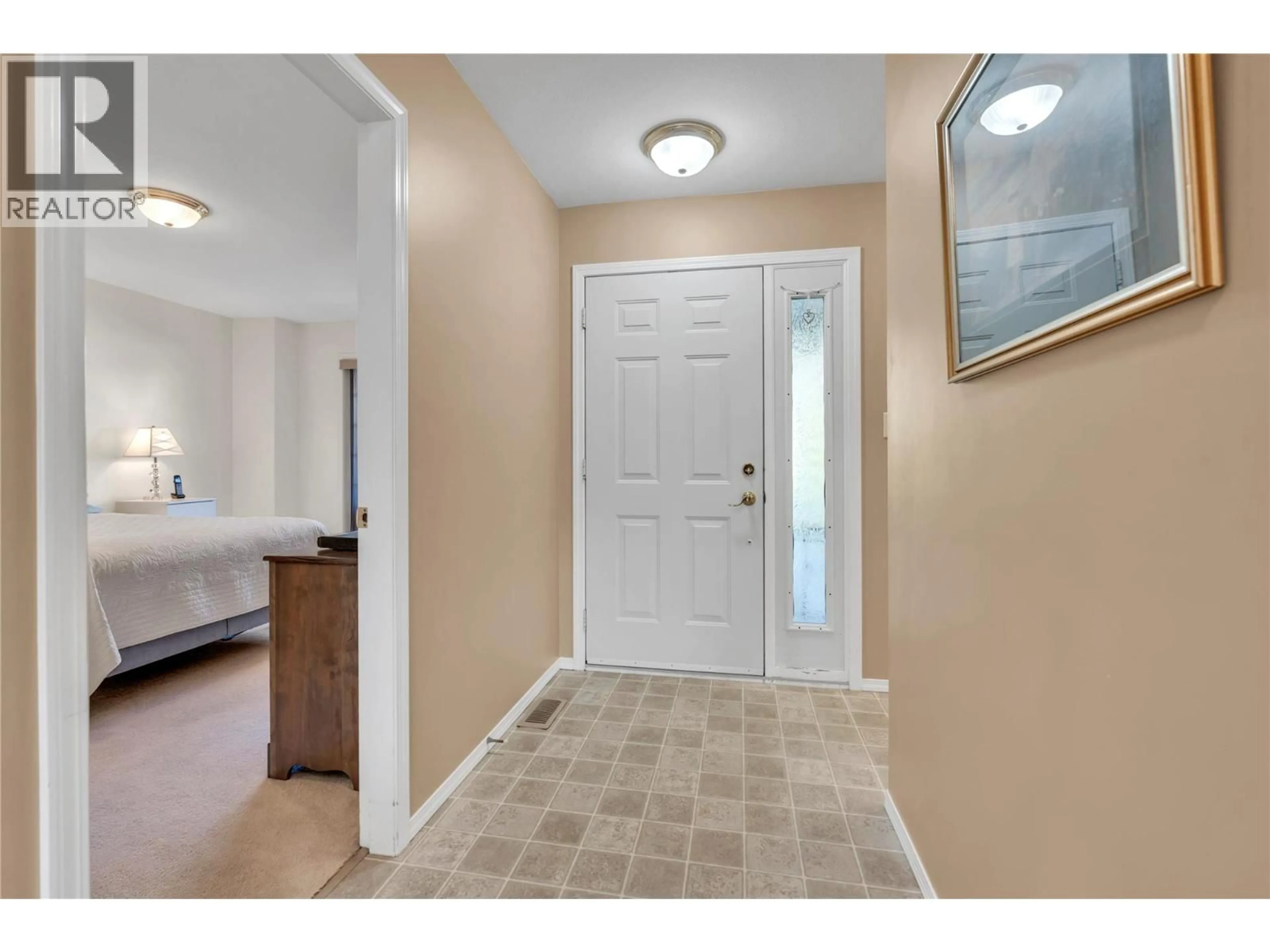 Indoor entryway for 546 REDWING DRIVE, Penticton British Columbia V2A8N7