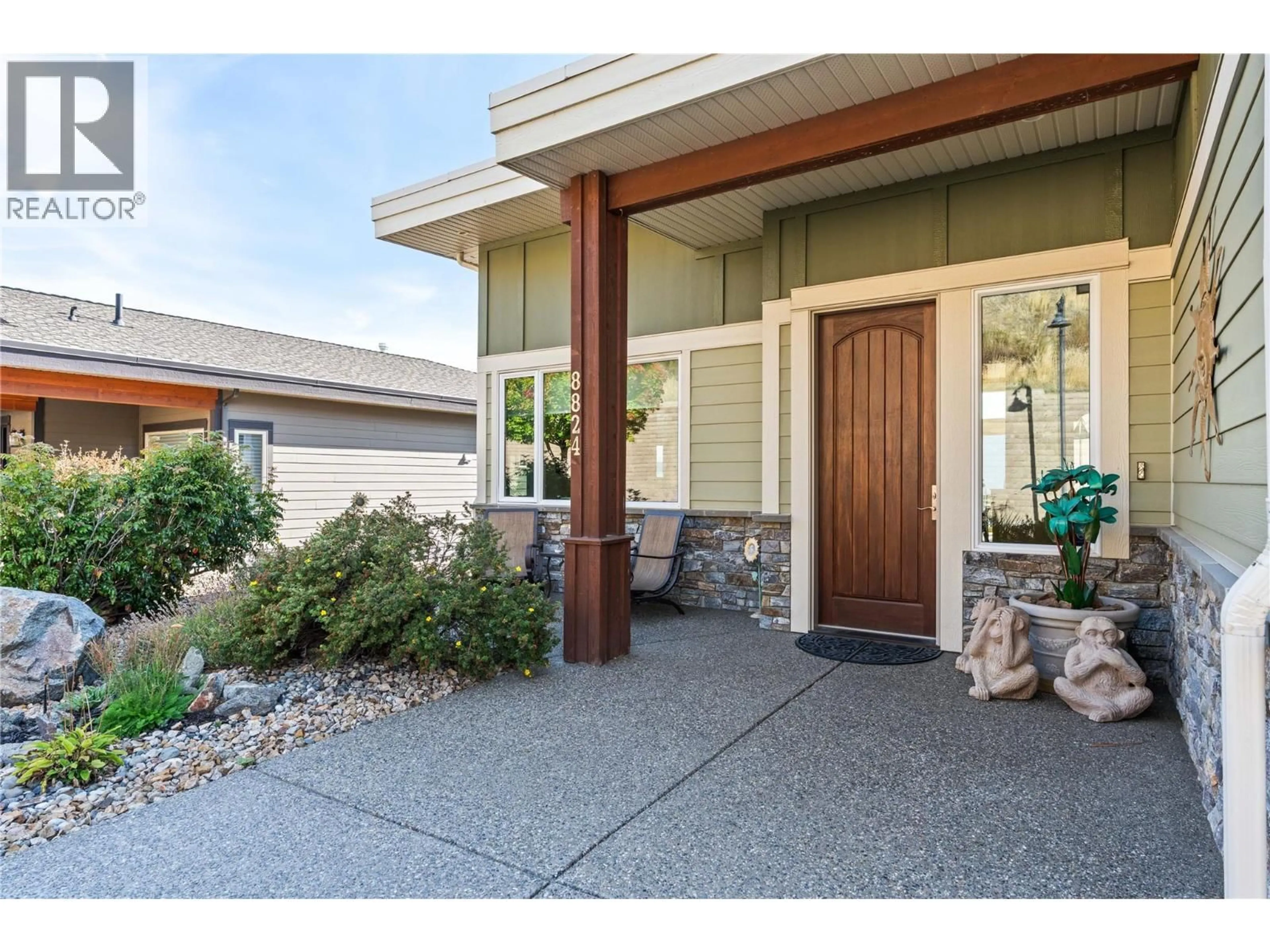 Indoor entryway for 8824 HAMPSHIRE CRESCENT, Vernon British Columbia V1H2K9