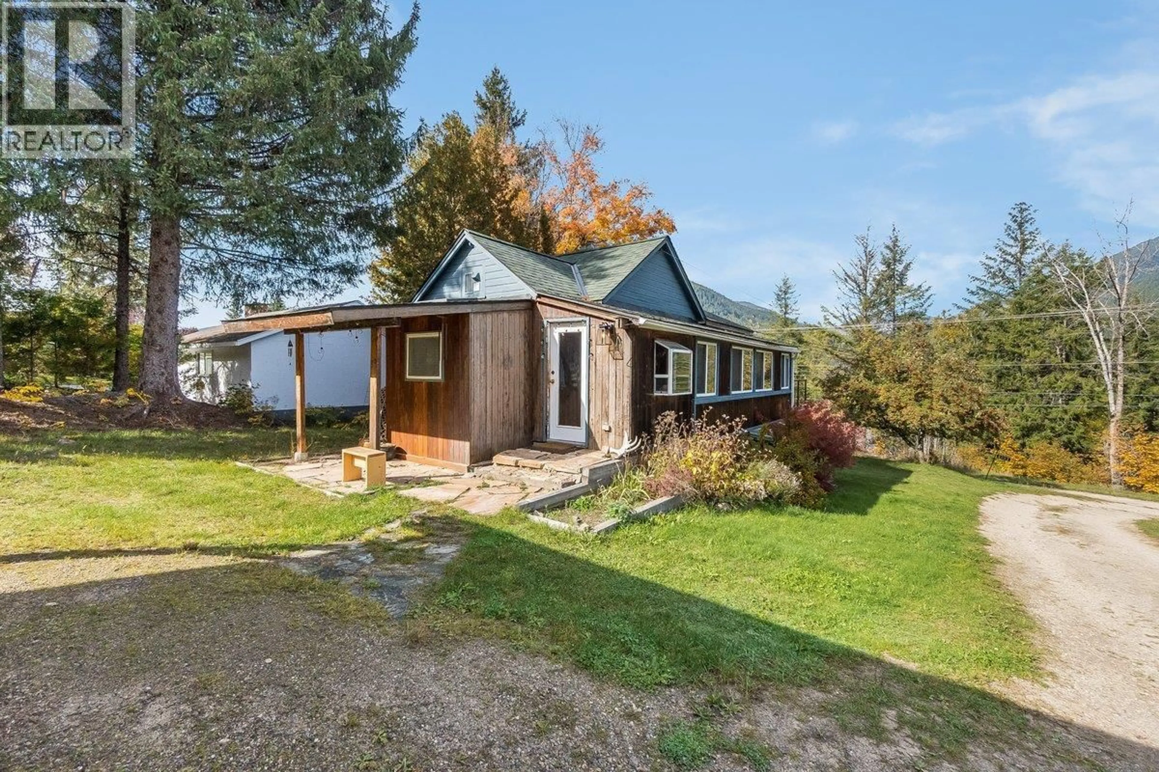 A pic from outside/outdoor area/front of a property/back of a property/a pic from drone, unknown for 3051 FOFONOW ROAD, Nelson British Columbia V1L6Y5