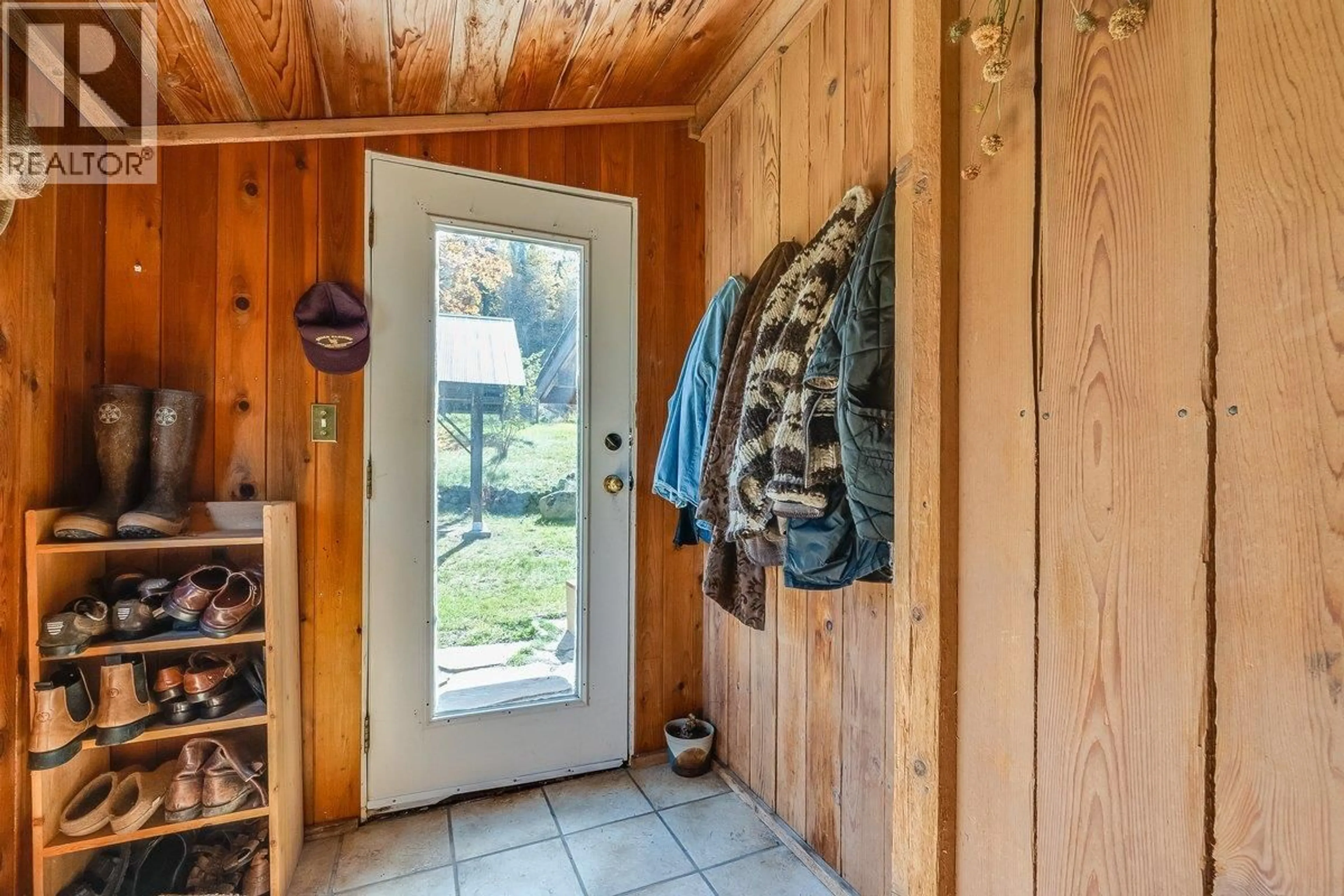Indoor entryway for 3051 FOFONOW ROAD, Nelson British Columbia V1L6Y5